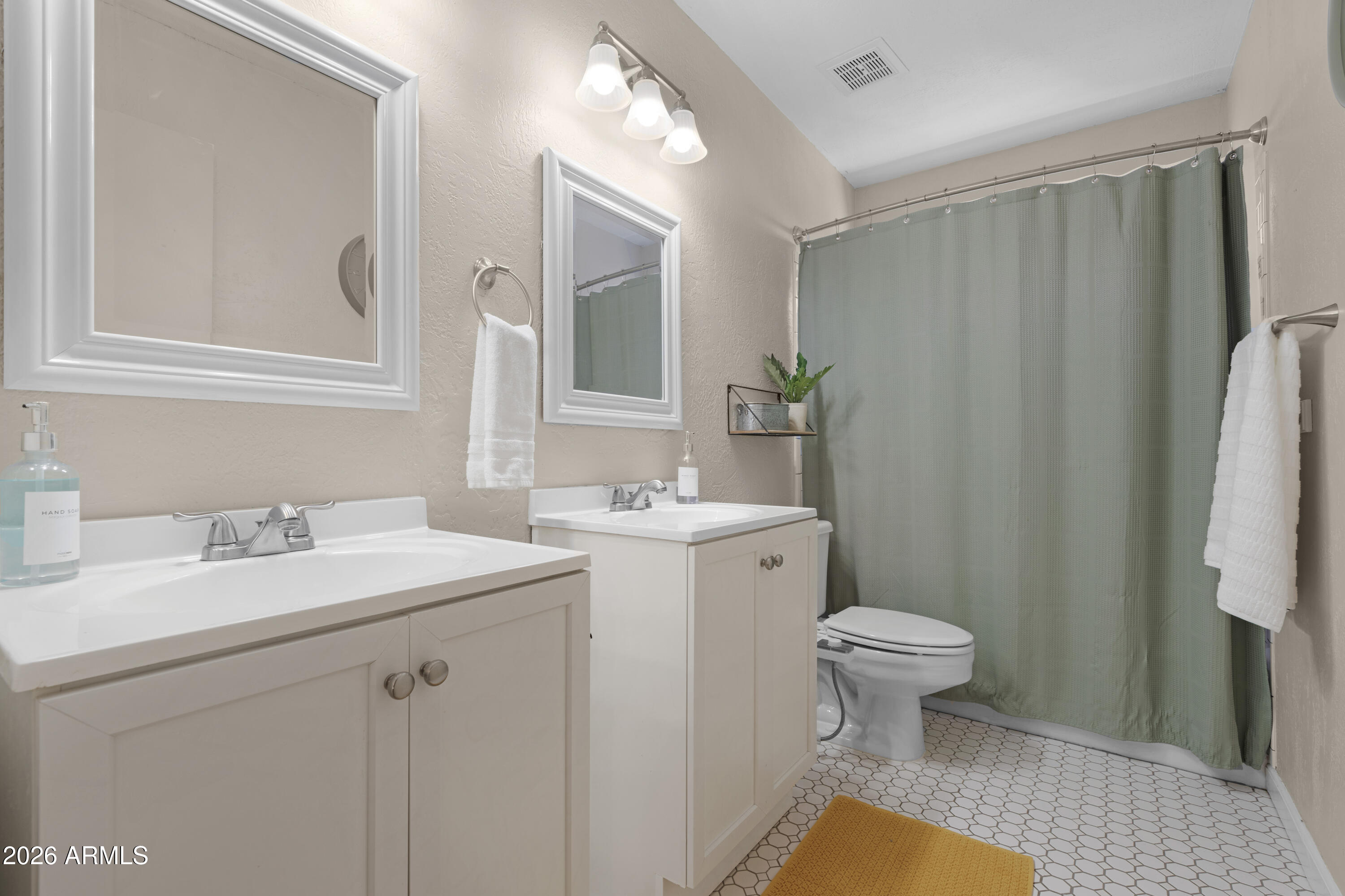 ESQUIRE VILLAGE AMD - Residential