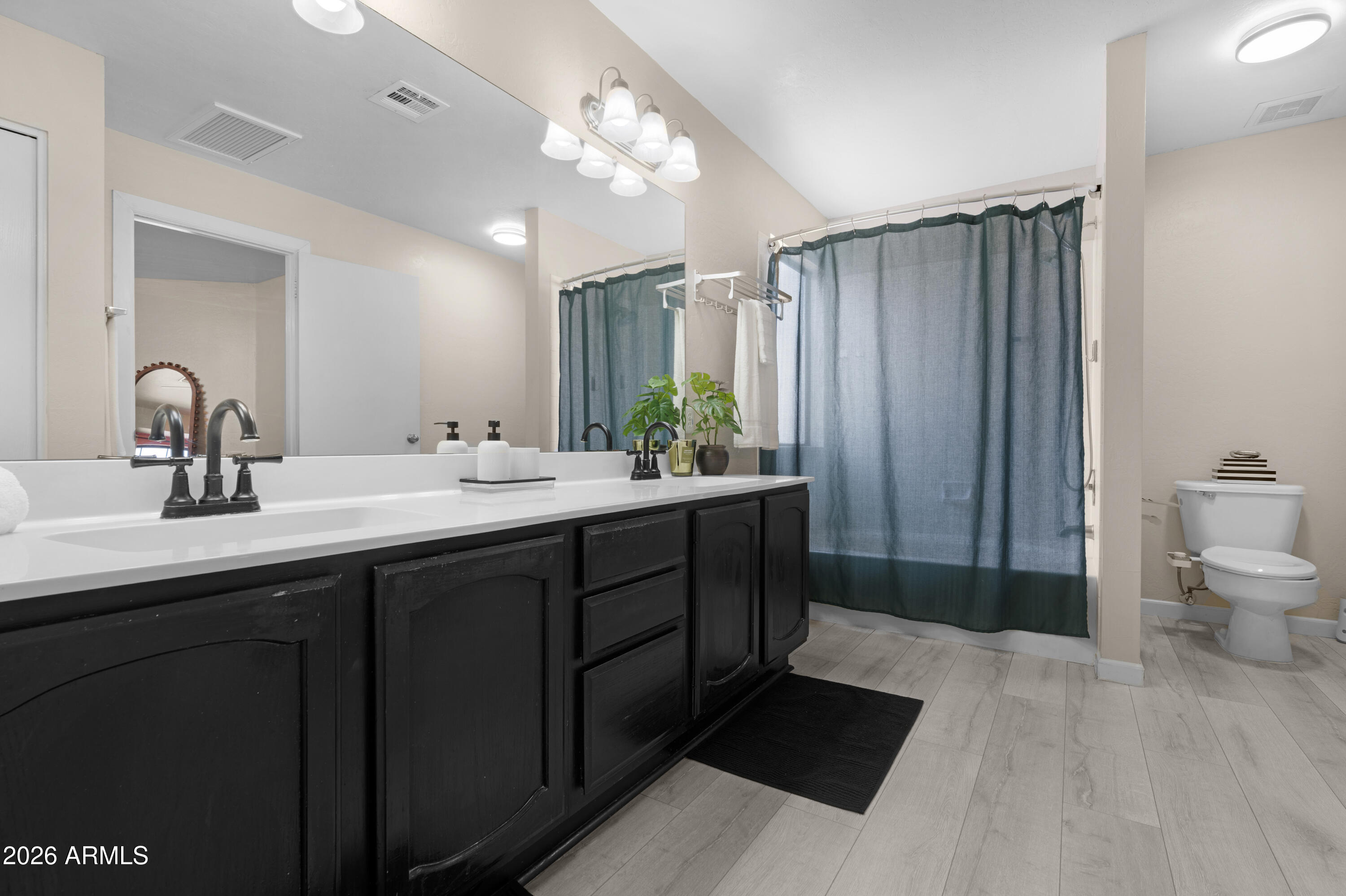 ESQUIRE VILLAGE AMD - Residential