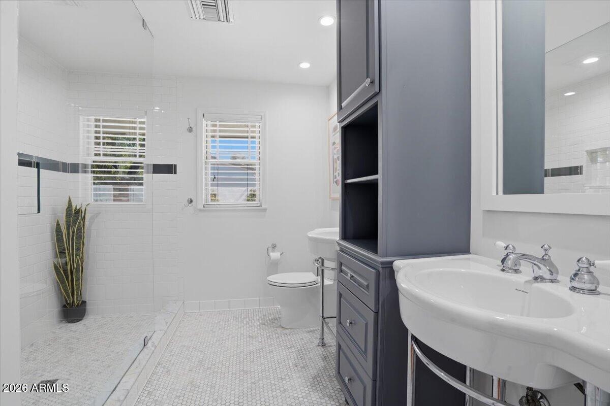 NORTHWOOD 2 - Residential