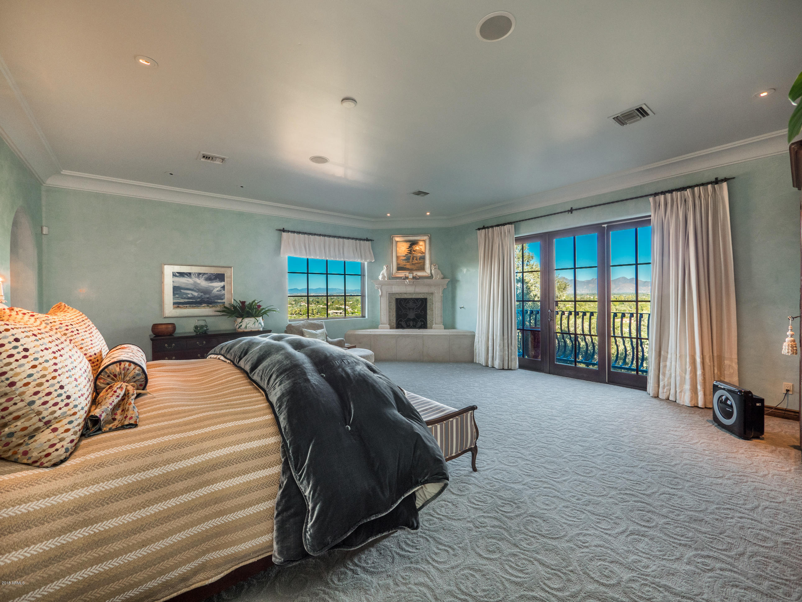 DESERT FOOTHILLS MANOR LOTS 1 & 2 REPLAT - Residential