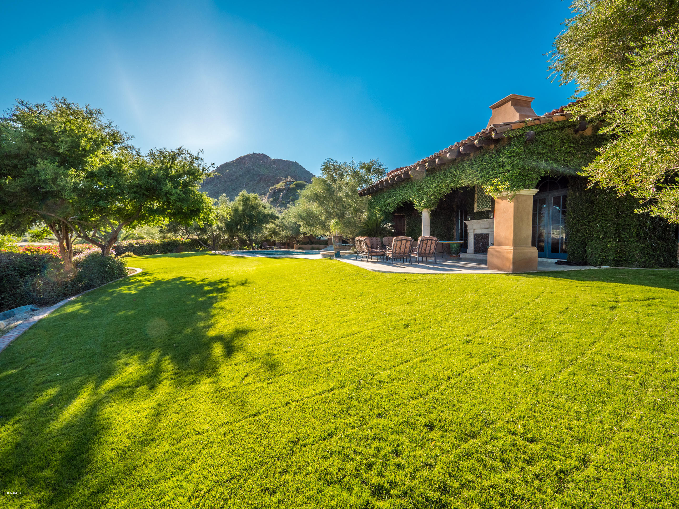 DESERT FOOTHILLS MANOR LOTS 1 & 2 REPLAT - Residential