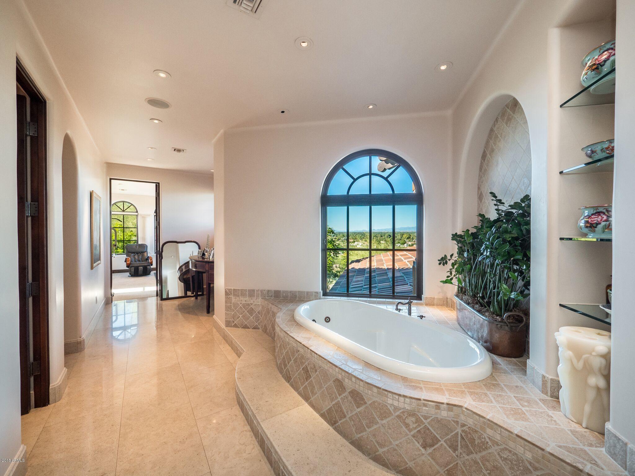DESERT FOOTHILLS MANOR LOTS 1 & 2 REPLAT - Residential
