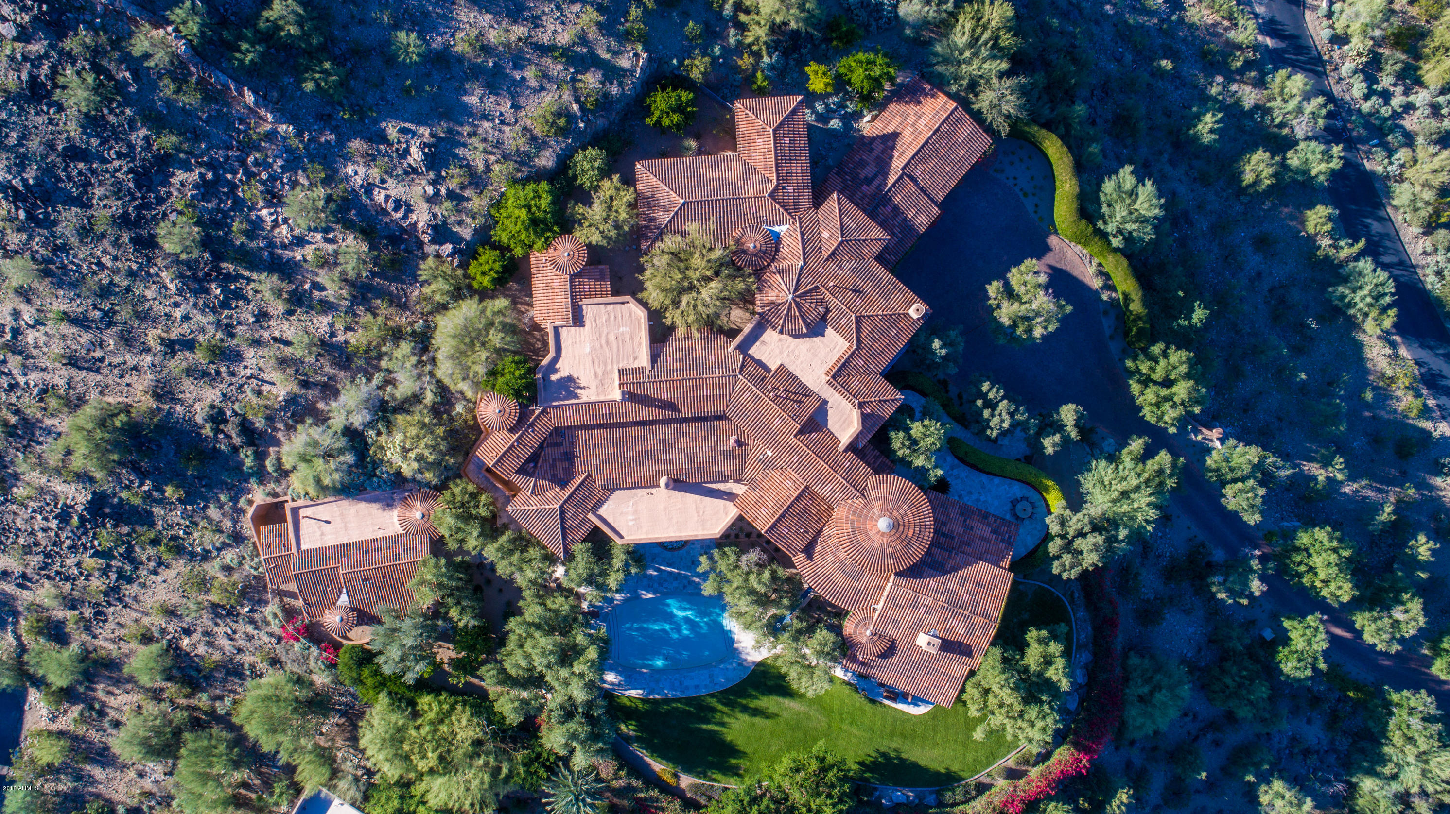 DESERT FOOTHILLS MANOR LOTS 1 & 2 REPLAT - Residential