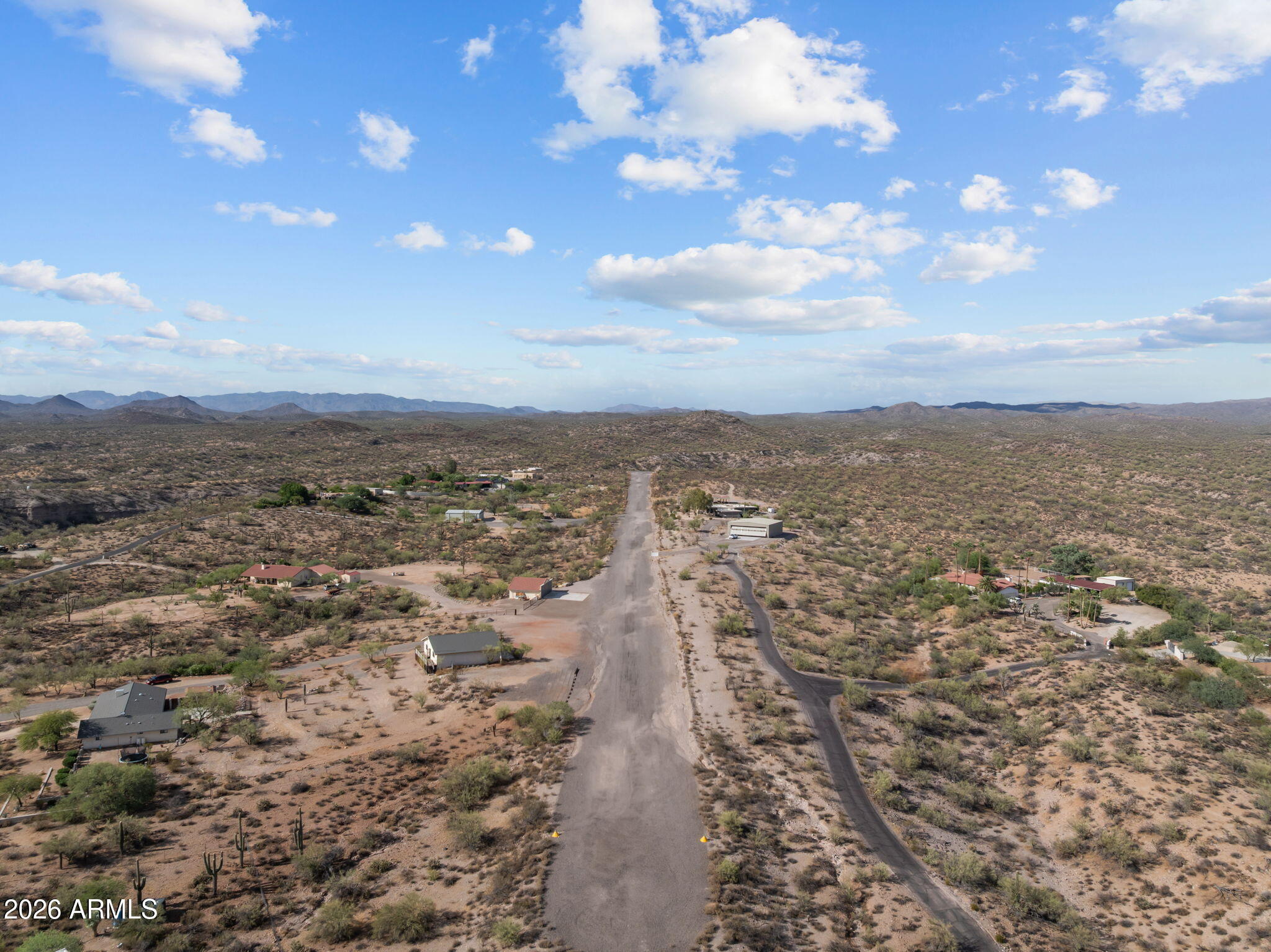 Rio Vista Hills with 5 horse pens - Residential