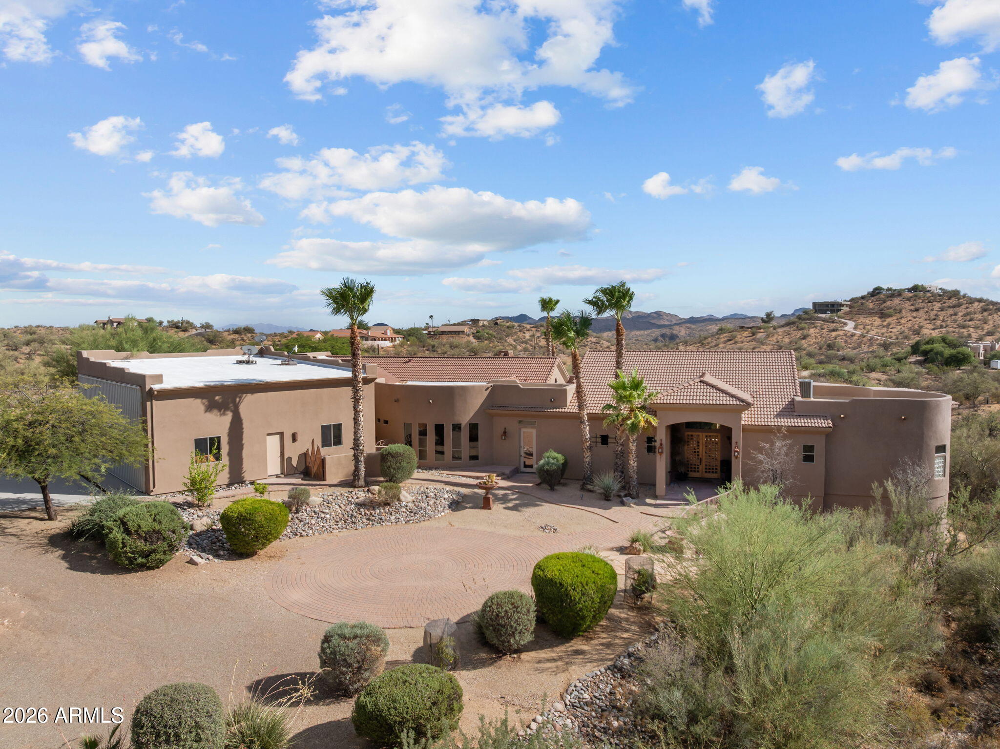 Rio Vista Hills with 5 horse pens - Residential