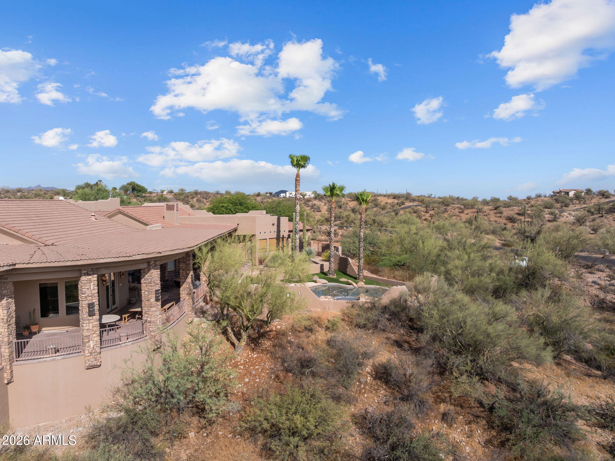 Rio Vista Hills with 5 horse pens - Residential