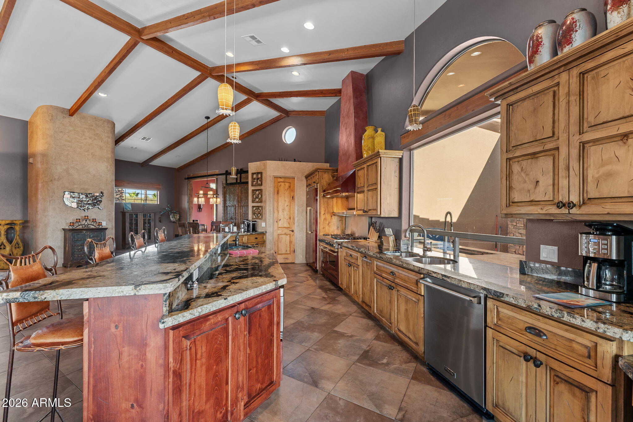 Rio Vista Hills with 5 horse pens - Residential