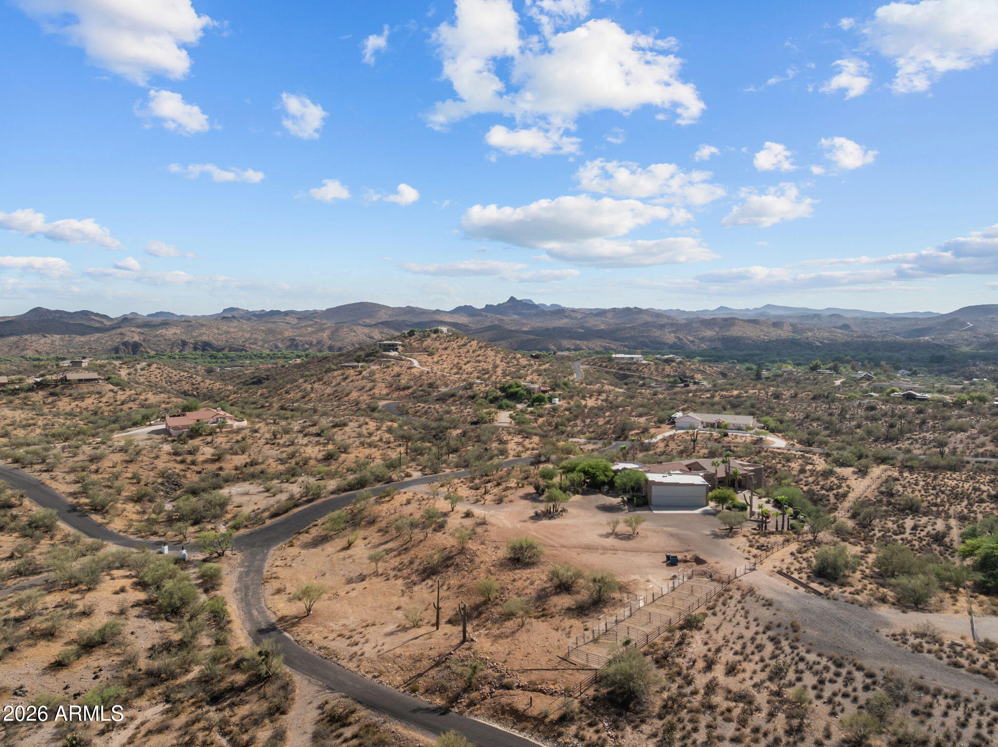 Rio Vista Hills with 5 horse pens - Residential