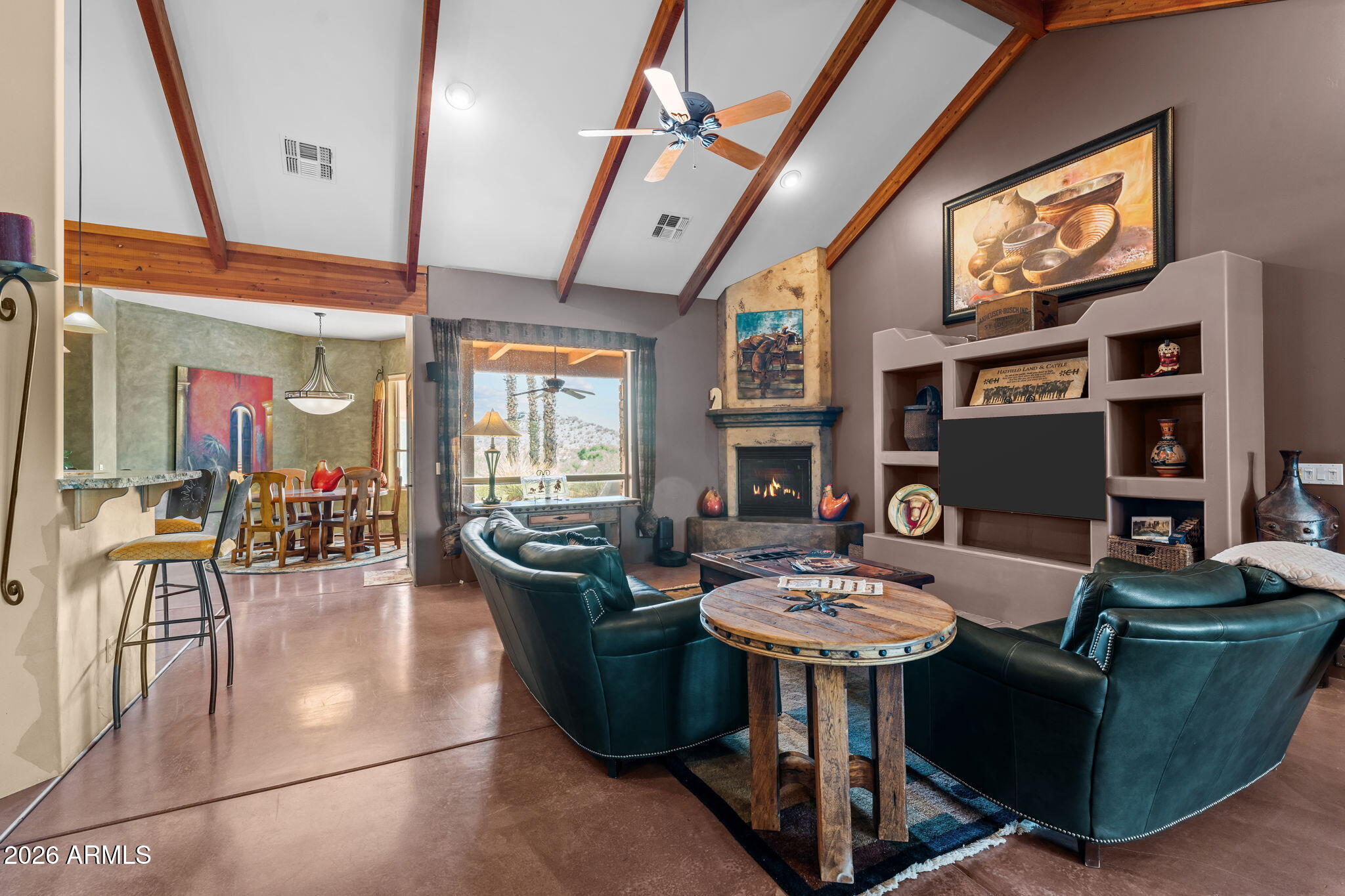Rio Vista Hills with 5 horse pens - Residential