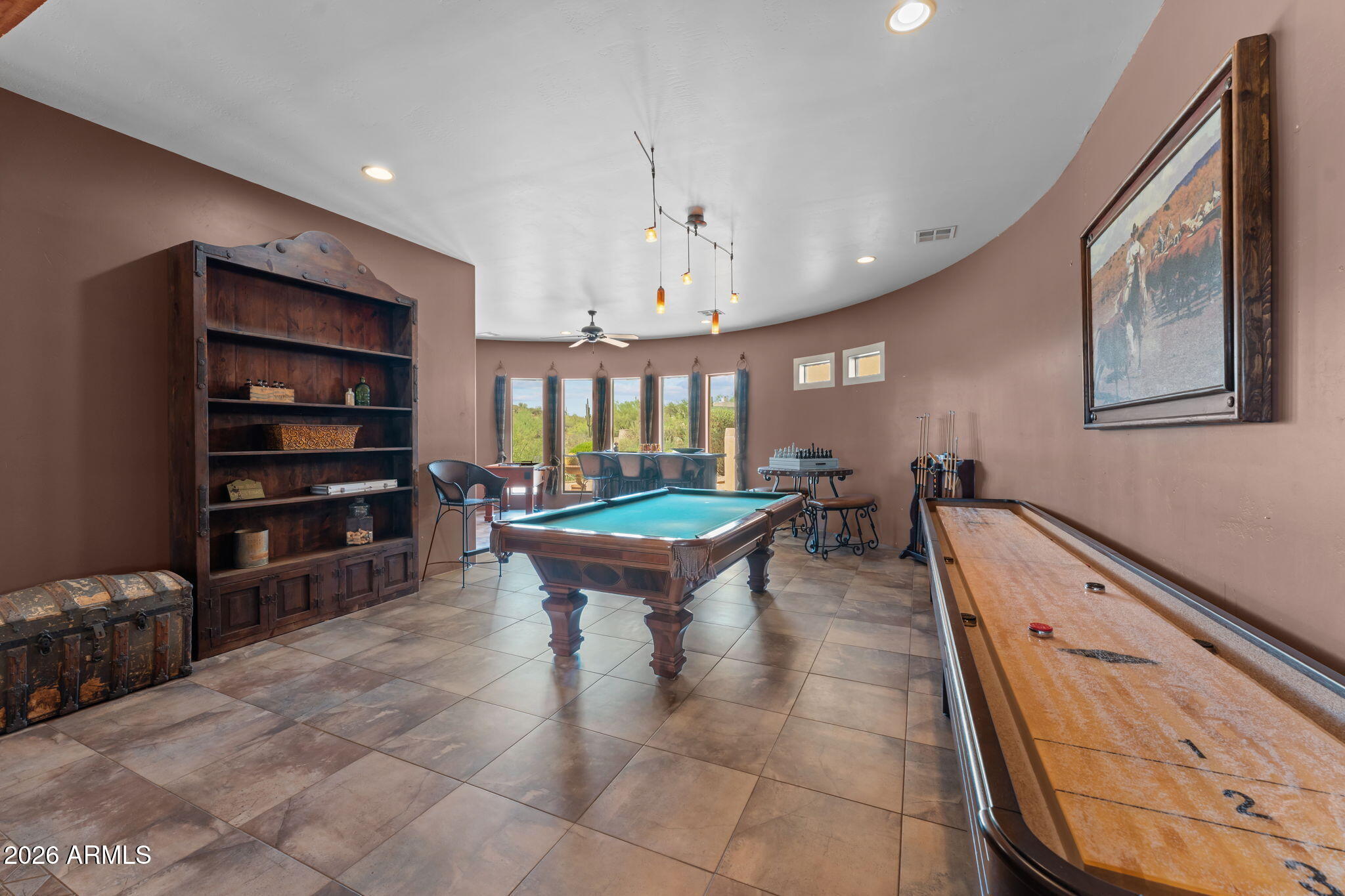 Rio Vista Hills with 5 horse pens - Residential