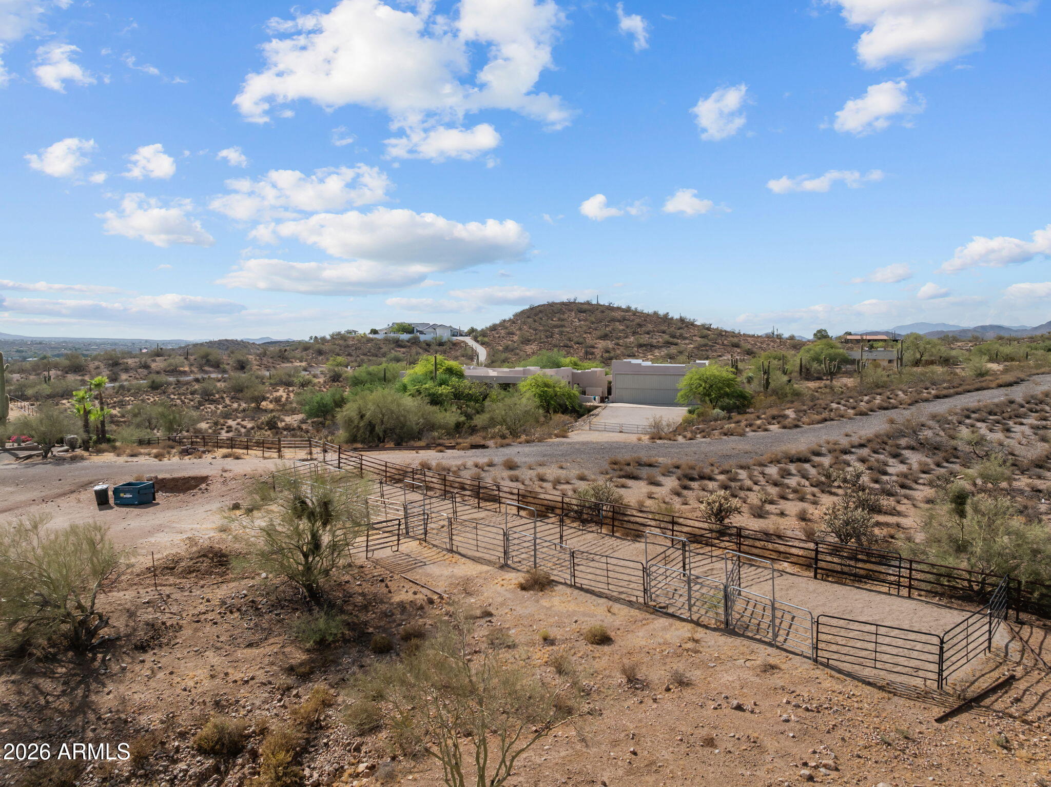 Rio Vista Hills with 5 horse pens - Residential