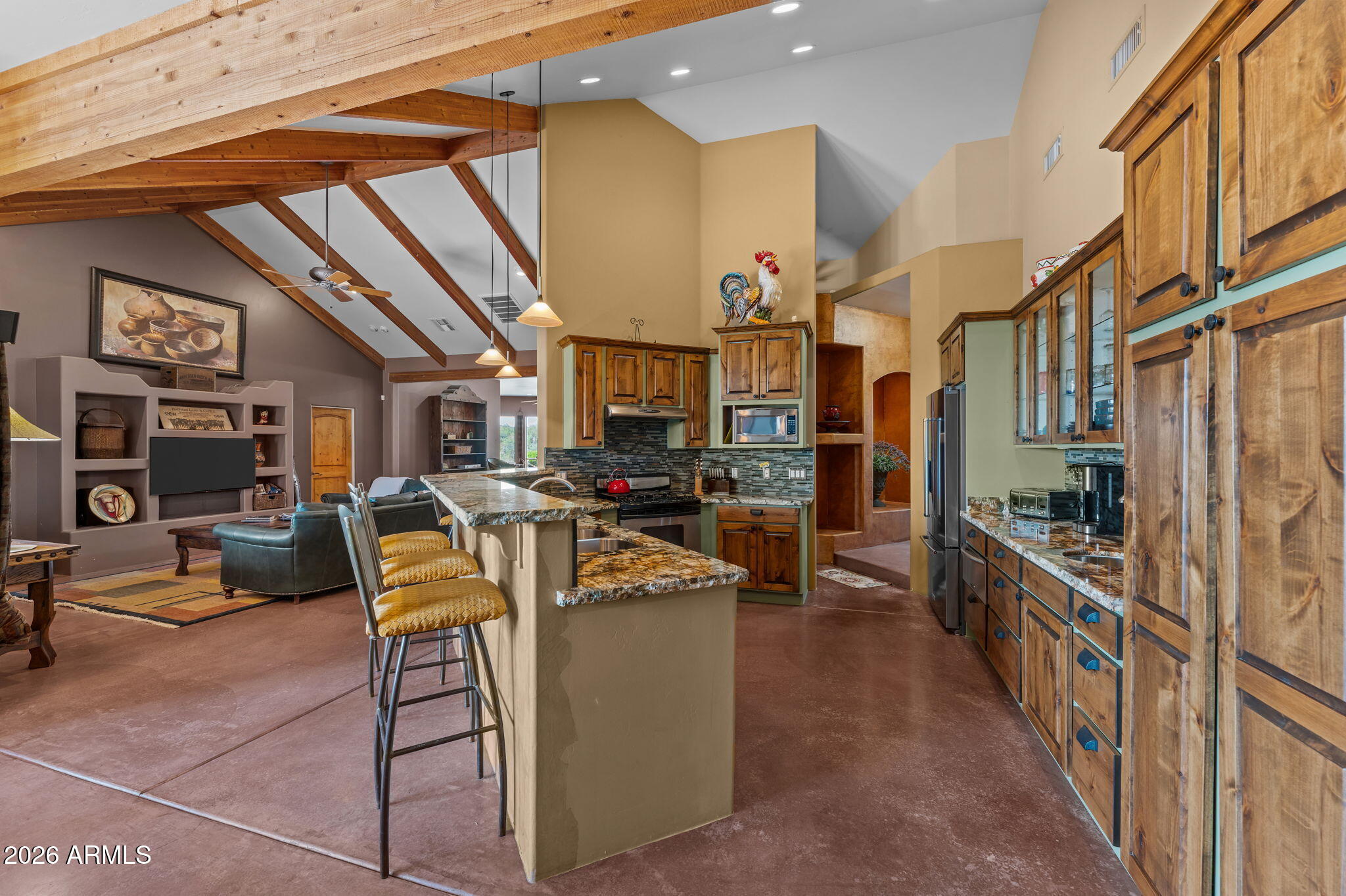 Rio Vista Hills with 5 horse pens - Residential