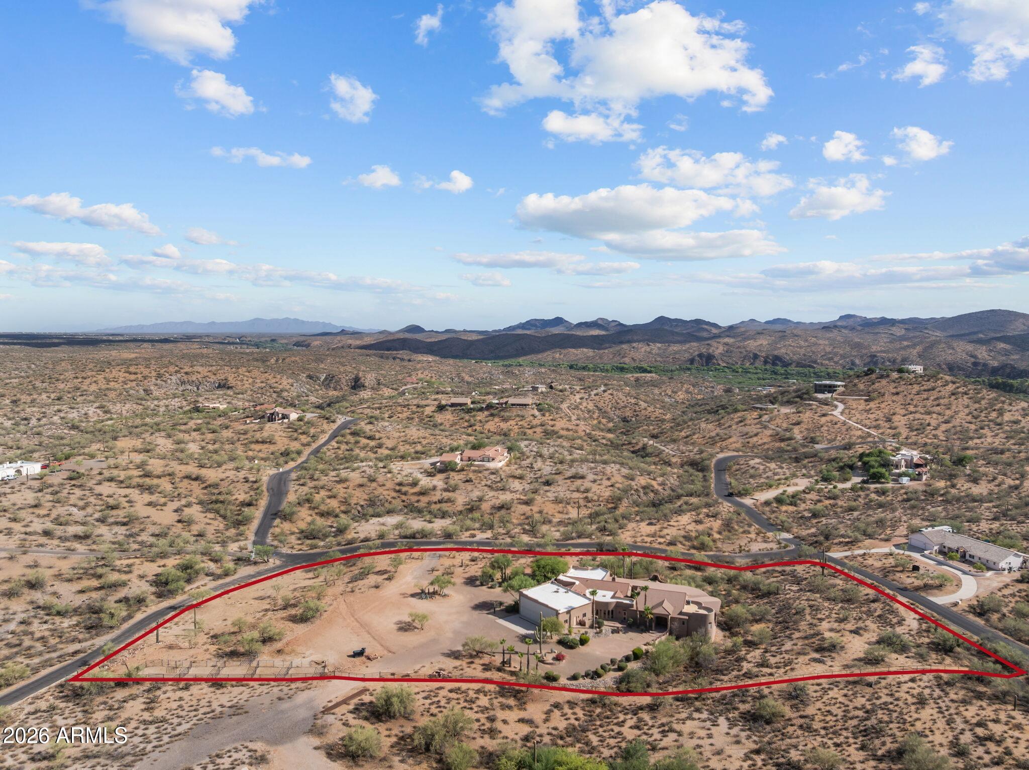 Rio Vista Hills with 5 horse pens - Residential