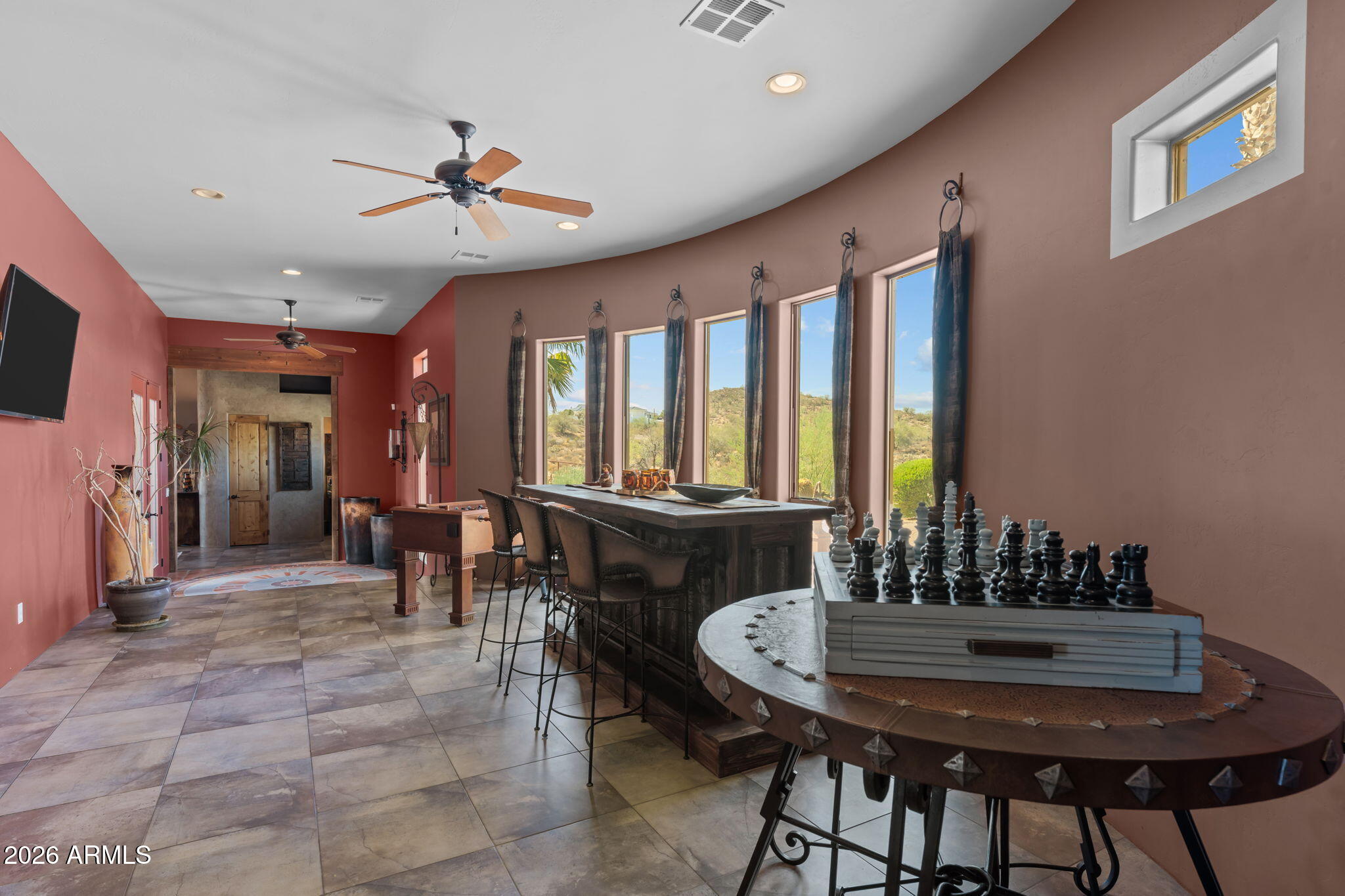 Rio Vista Hills with 5 horse pens - Residential