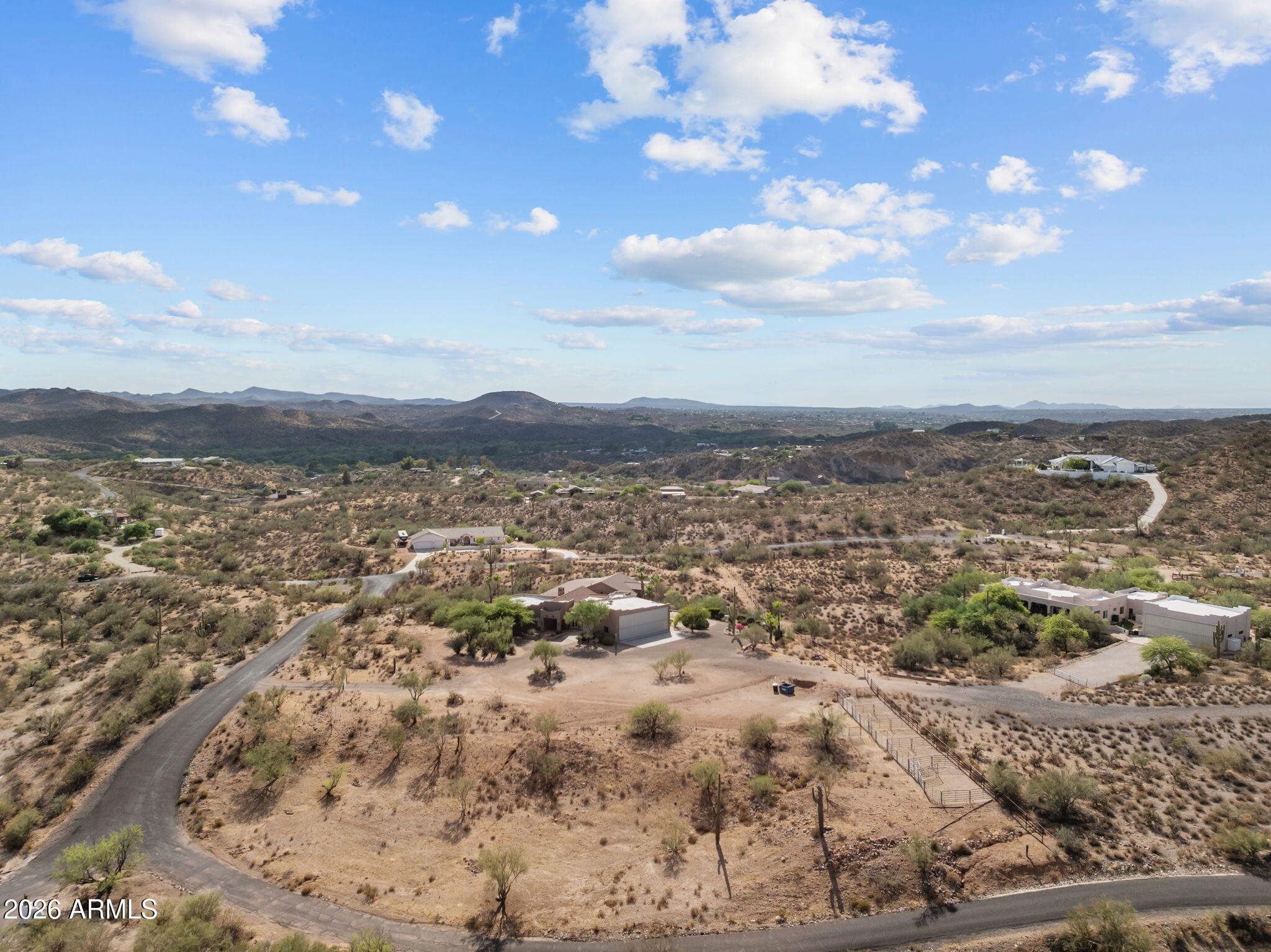 Rio Vista Hills with 5 horse pens - Residential