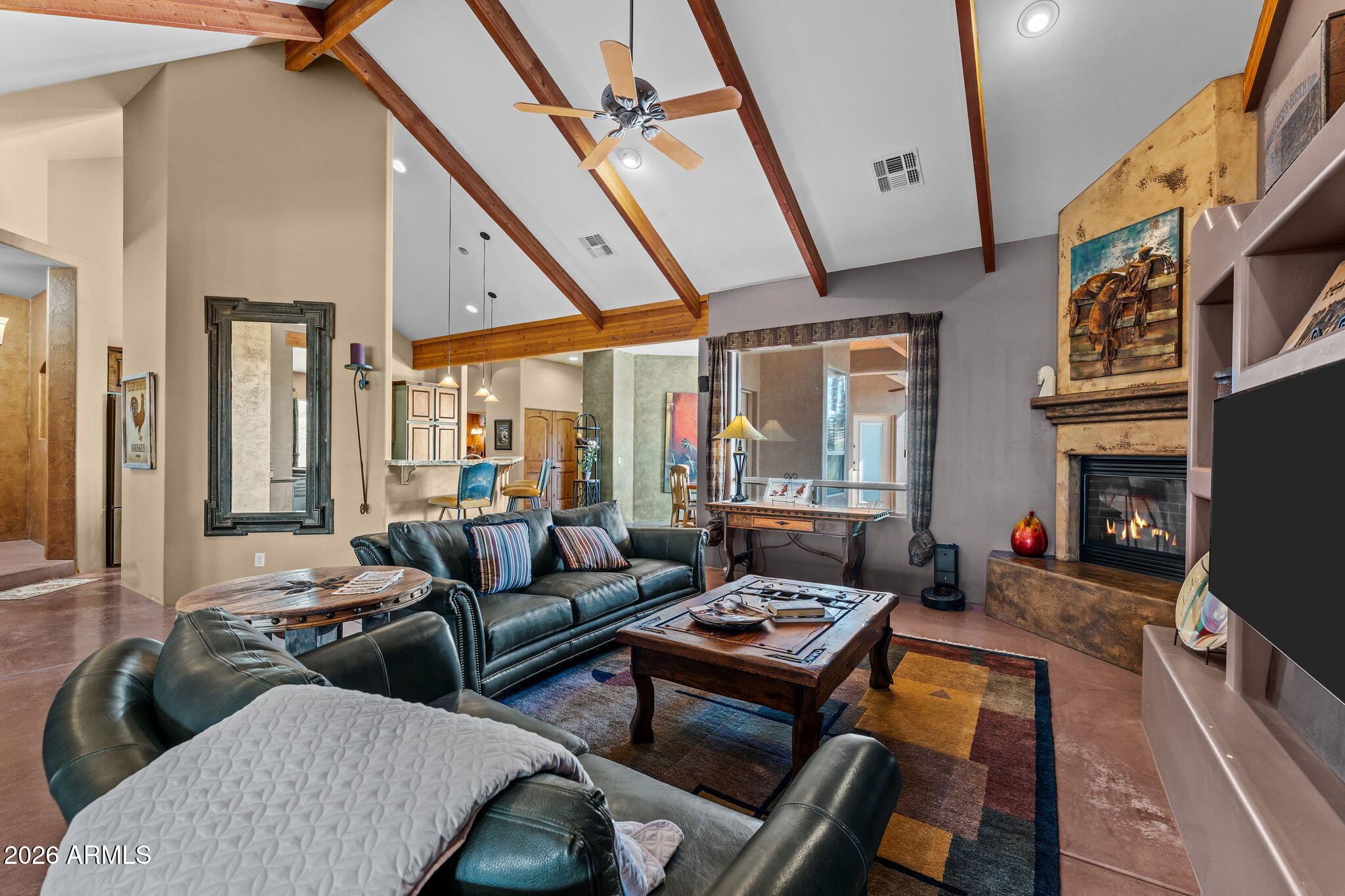 Rio Vista Hills with 5 horse pens - Residential