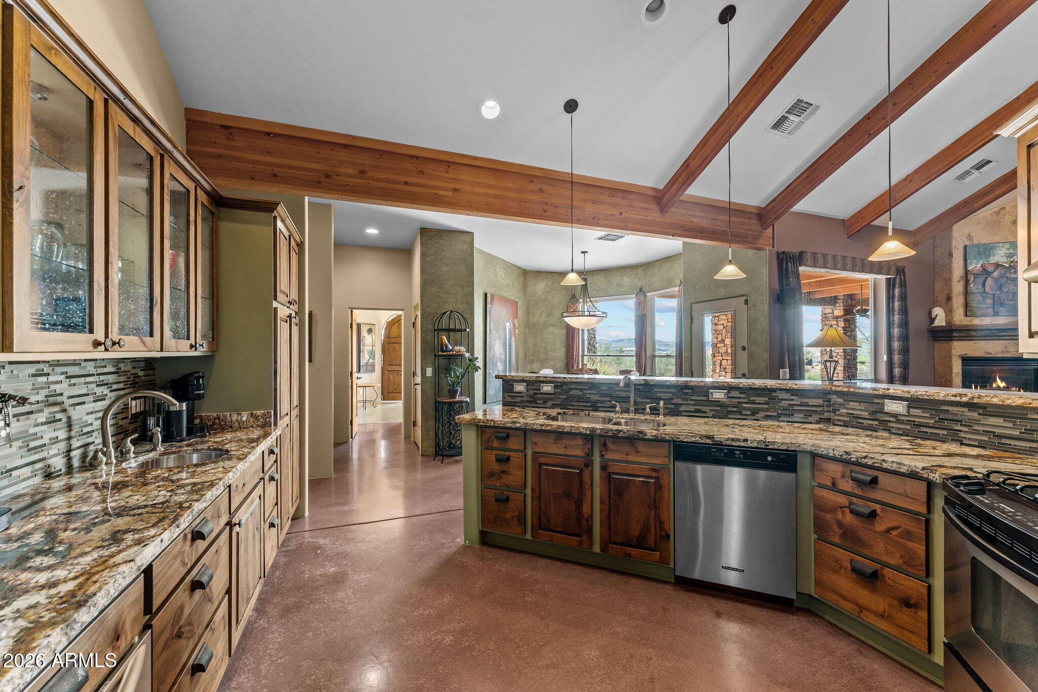 Rio Vista Hills with 5 horse pens - Residential