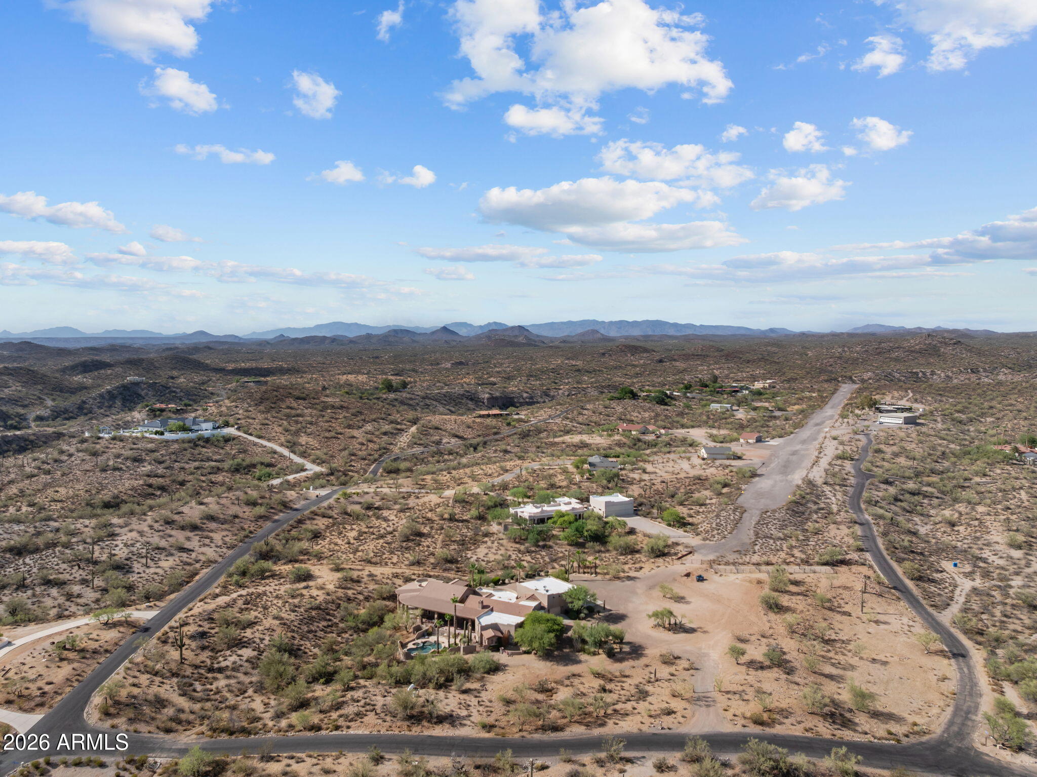 Rio Vista Hills with 5 horse pens - Residential