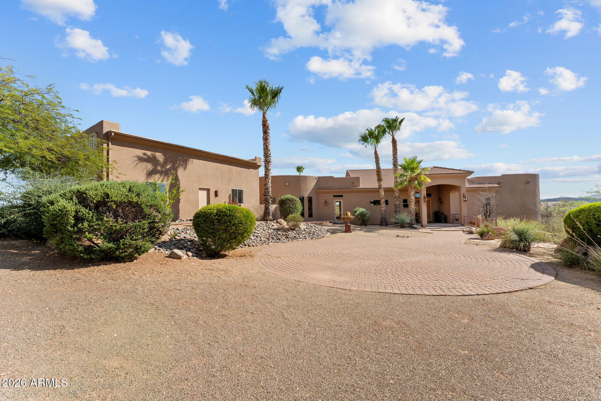 Rio Vista Hills with 5 horse pens - Residential