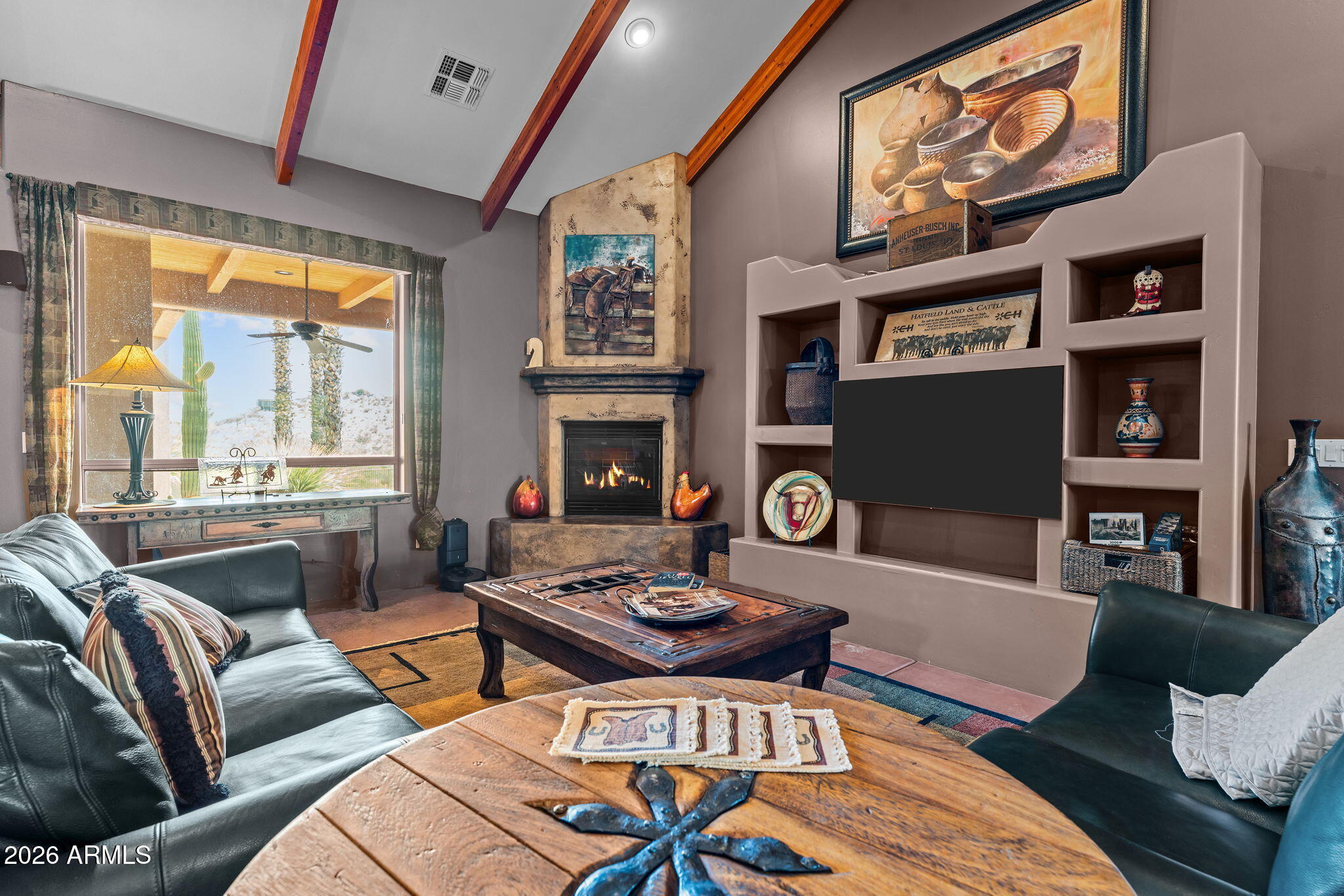 Rio Vista Hills with 5 horse pens - Residential