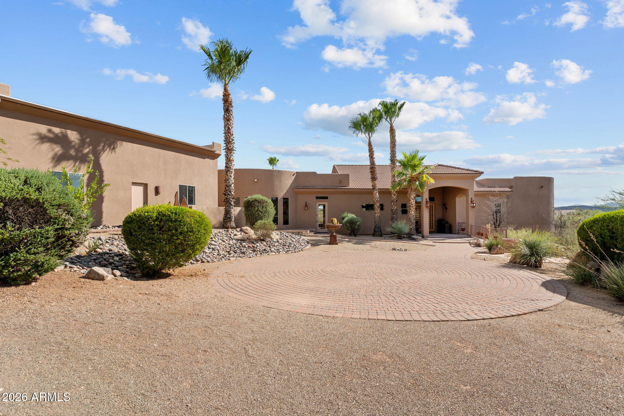 Rio Vista Hills with 5 horse pens - Residential