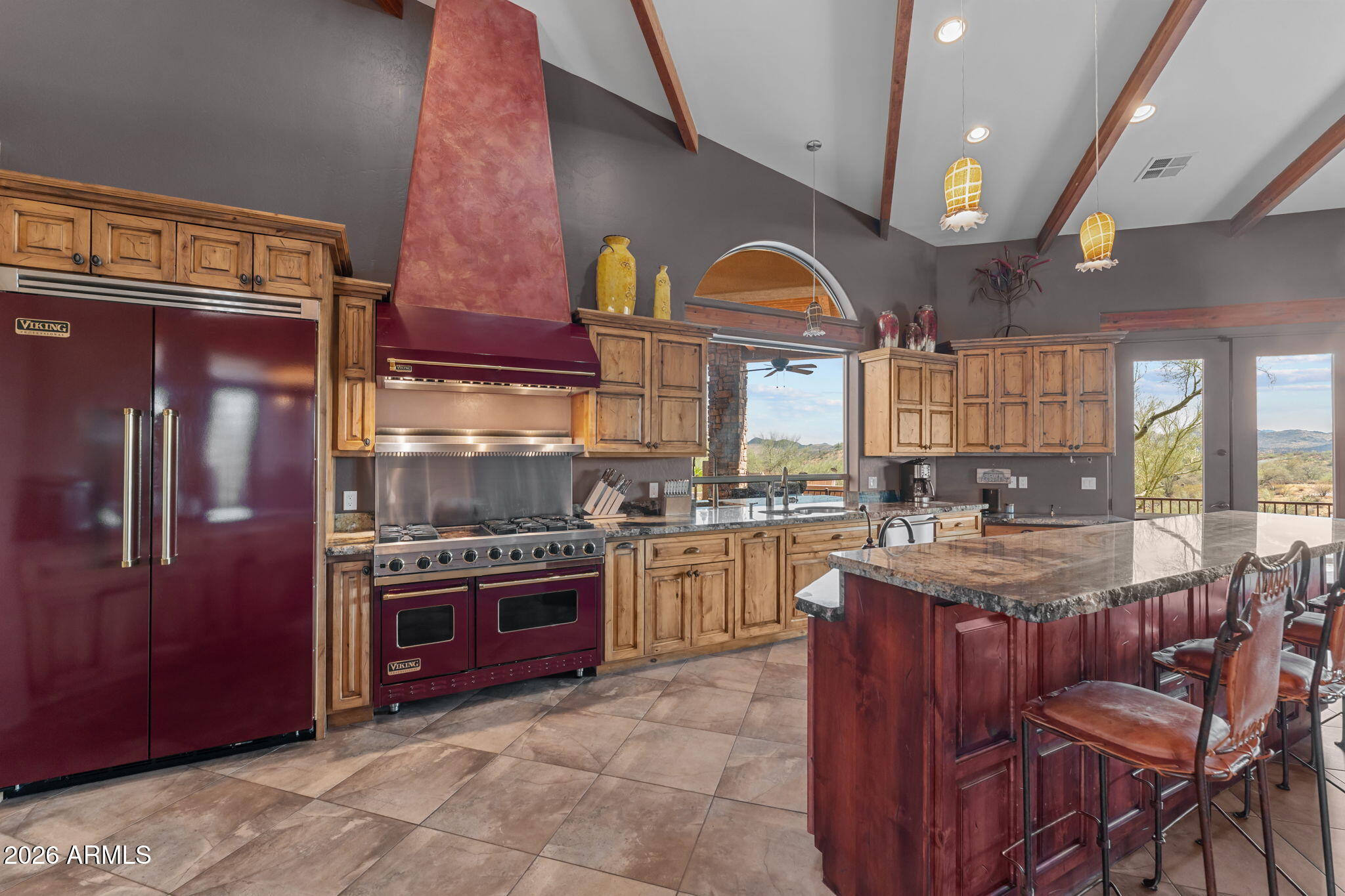 Rio Vista Hills with 5 horse pens - Residential