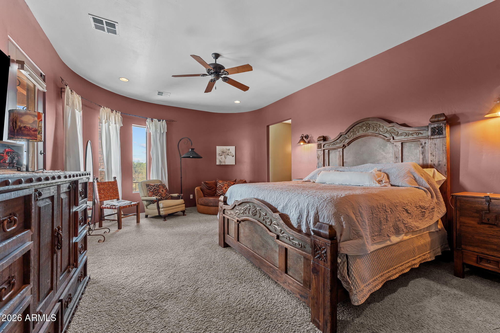 Rio Vista Hills with 5 horse pens - Residential