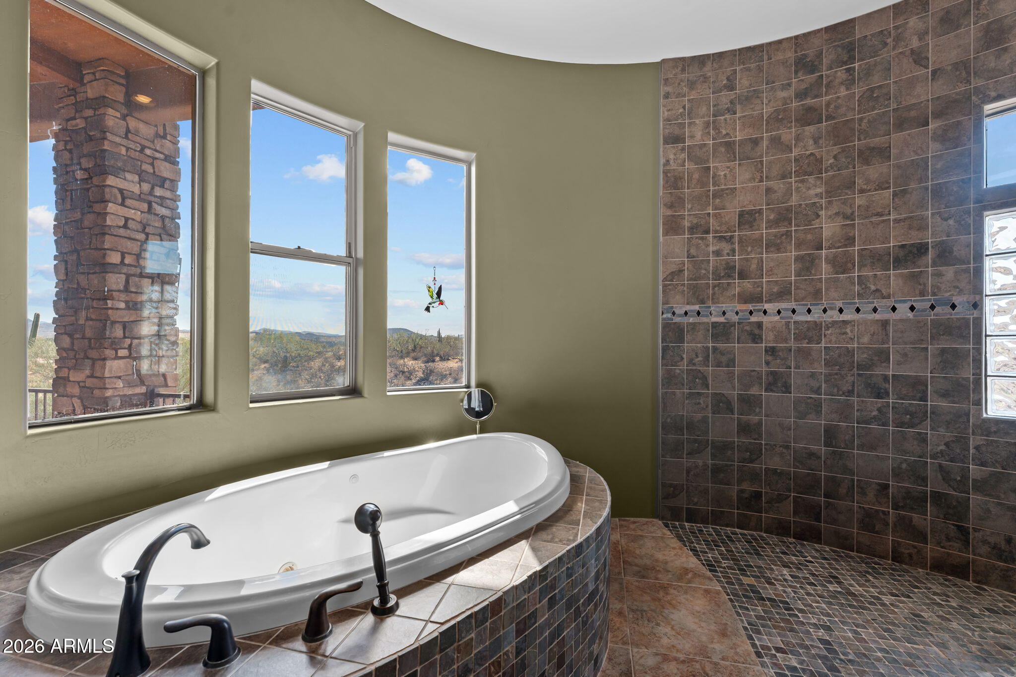 Rio Vista Hills with 5 horse pens - Residential