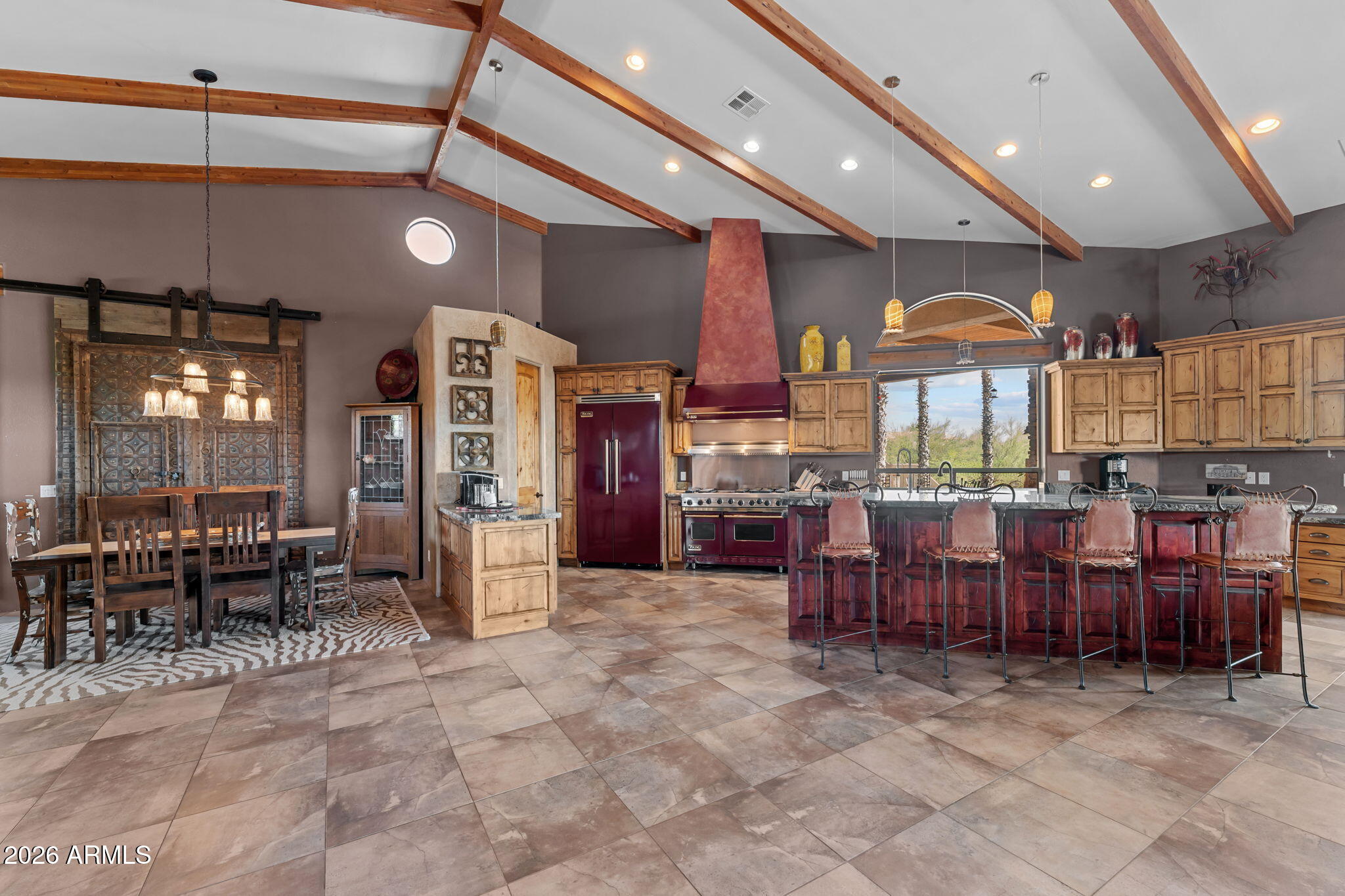 Rio Vista Hills with 5 horse pens - Residential