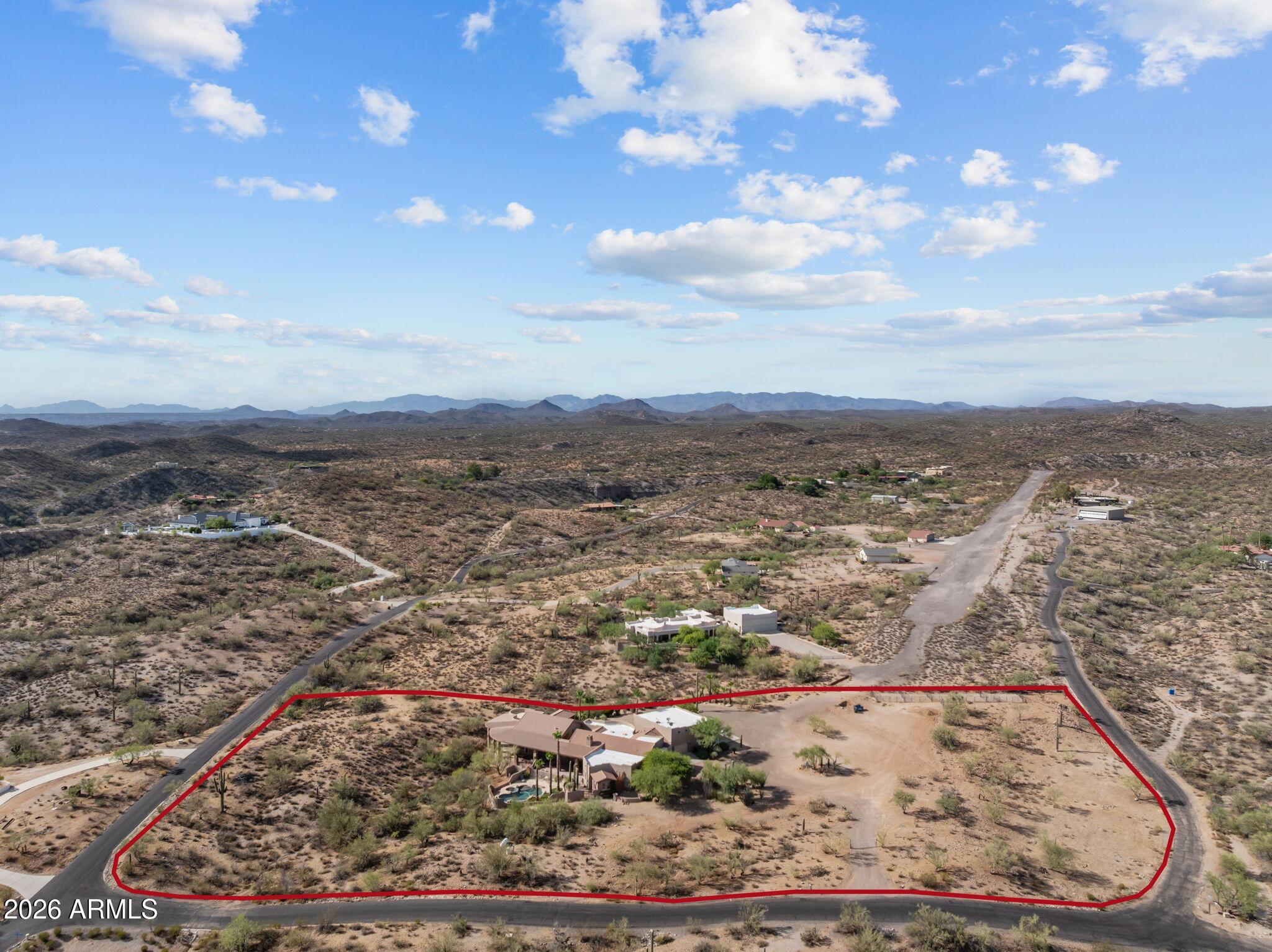 Rio Vista Hills with 5 horse pens - Residential