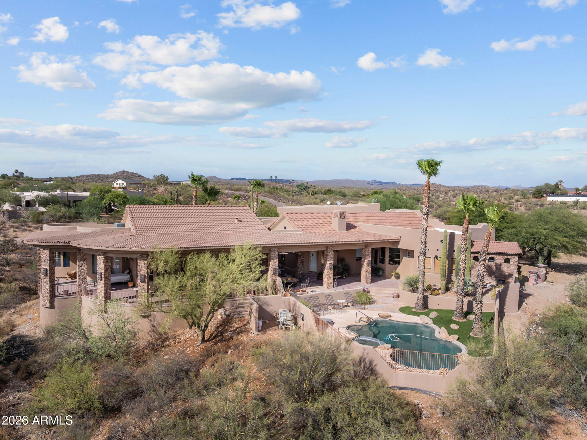 Rio Vista Hills with 5 horse pens - Residential