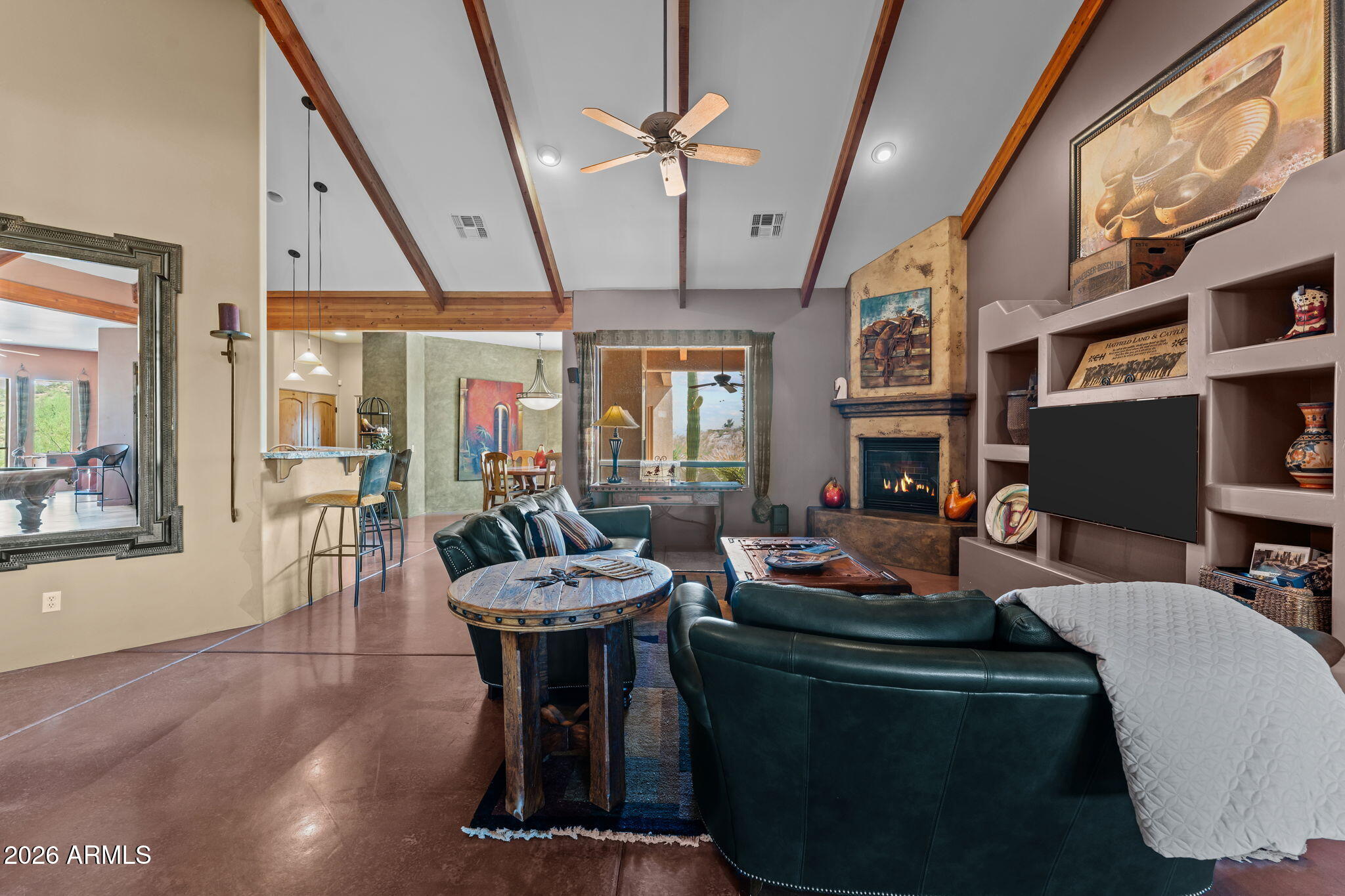 Rio Vista Hills with 5 horse pens - Residential