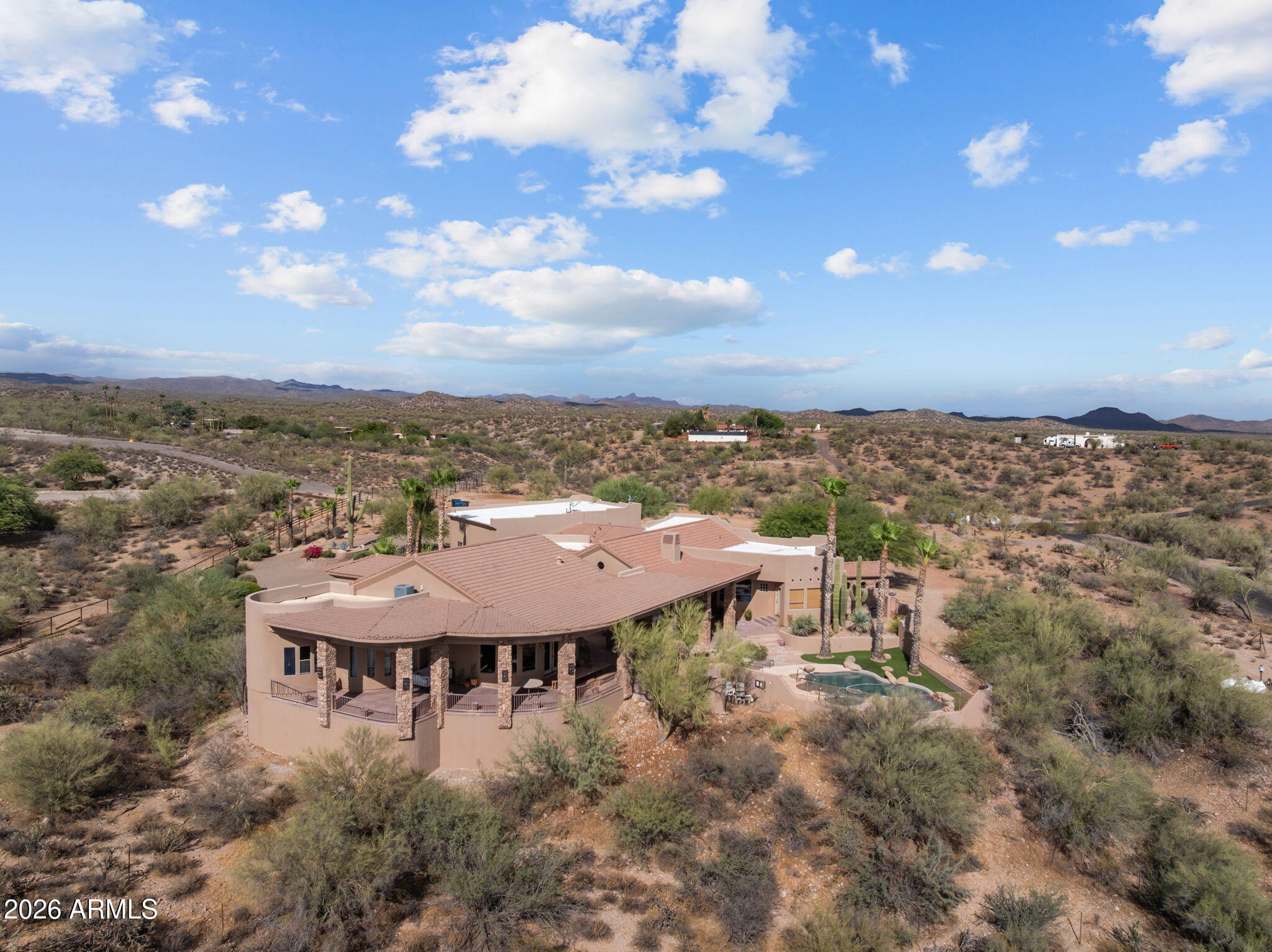 Rio Vista Hills with 5 horse pens - Residential
