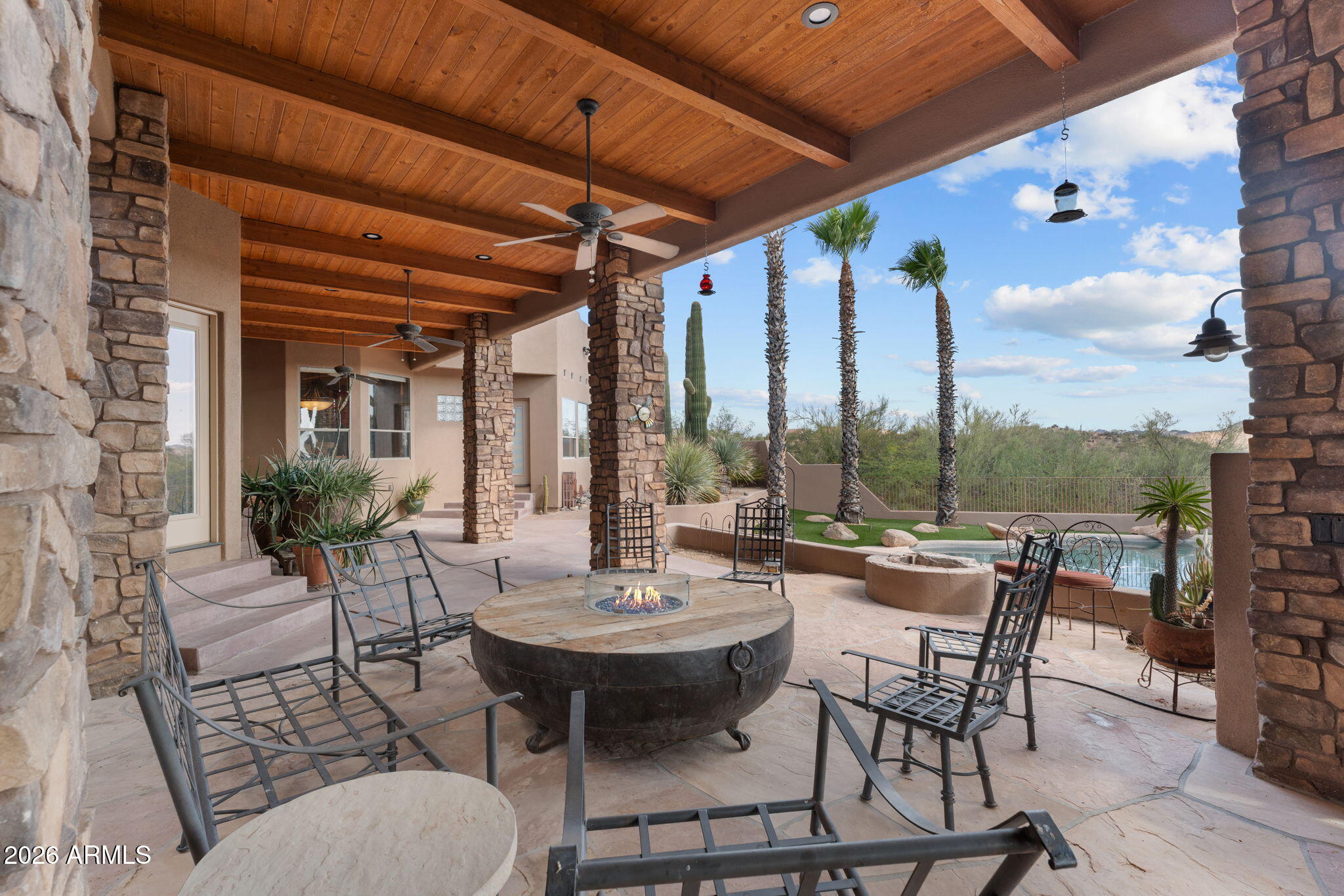 Rio Vista Hills with 5 horse pens - Residential