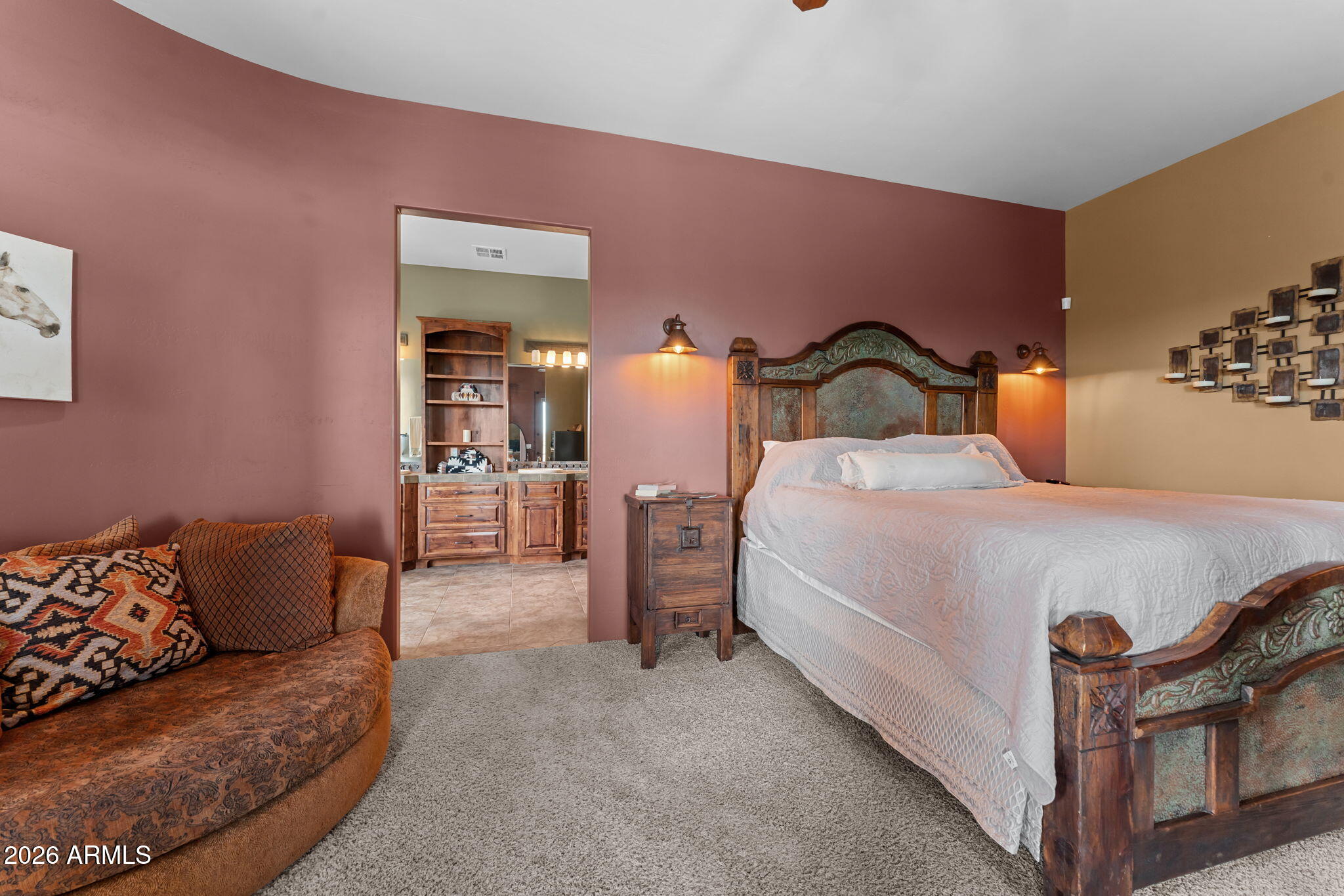 Rio Vista Hills with 5 horse pens - Residential