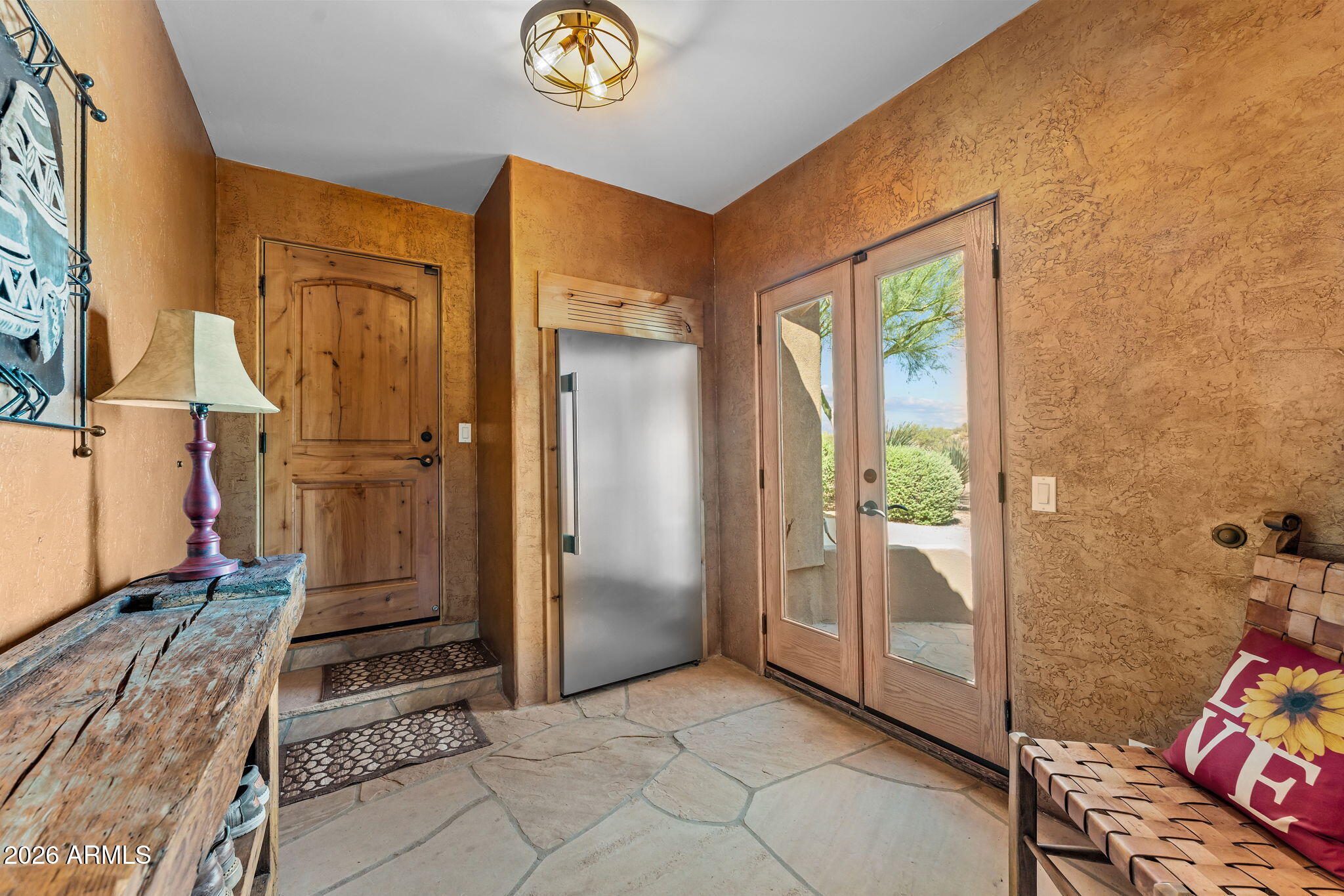 Rio Vista Hills with 5 horse pens - Residential