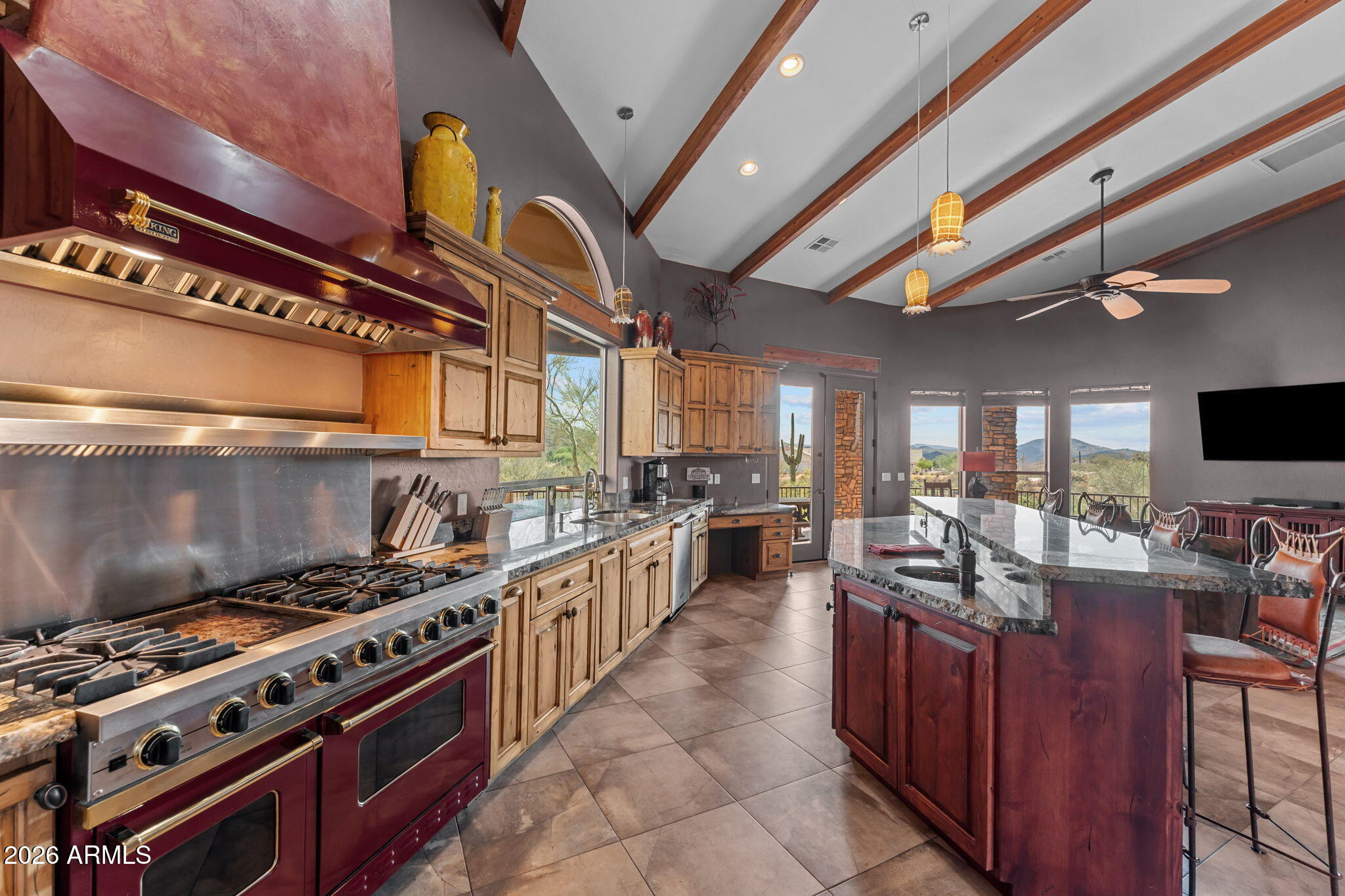 Rio Vista Hills with 5 horse pens - Residential