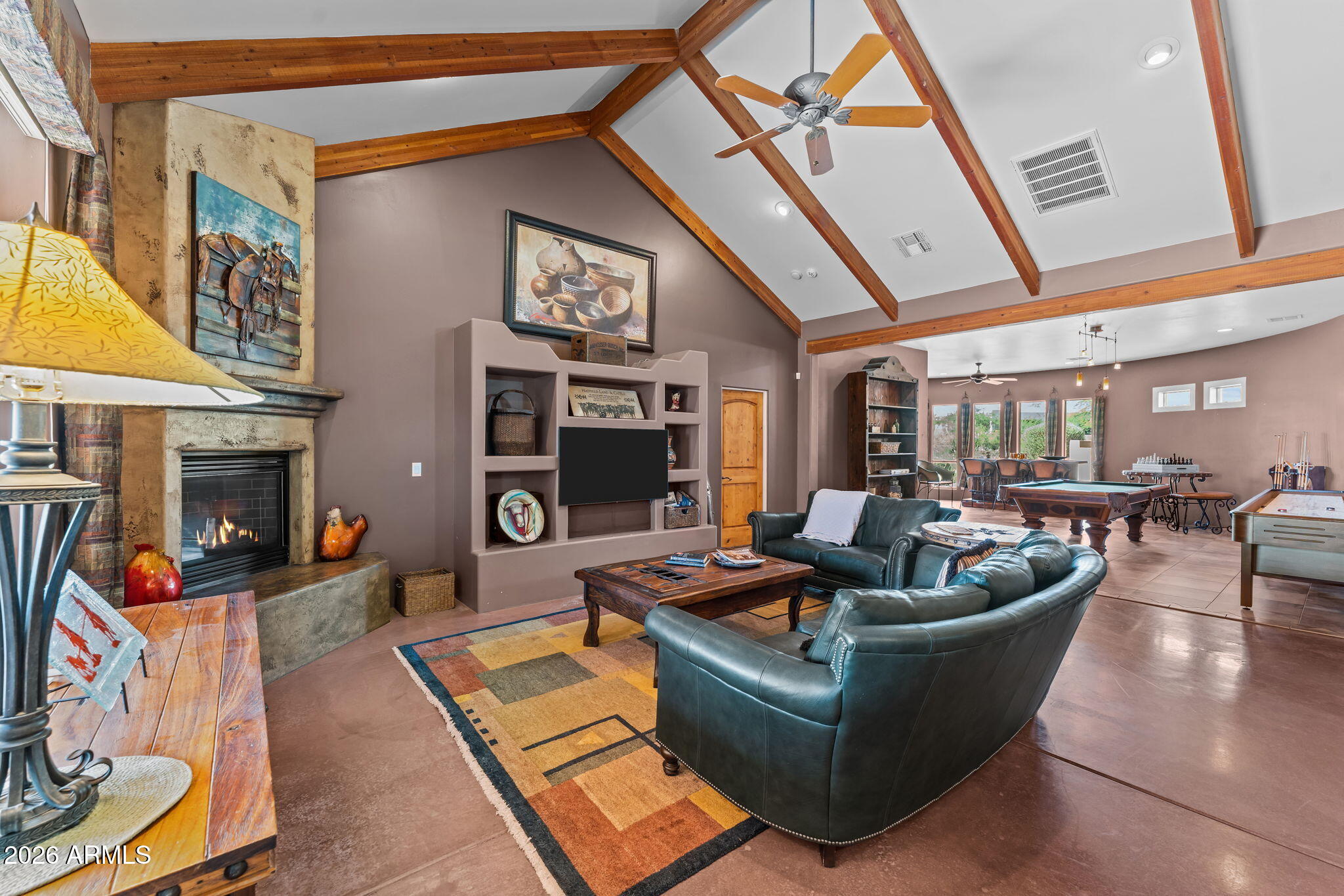 Rio Vista Hills with 5 horse pens - Residential