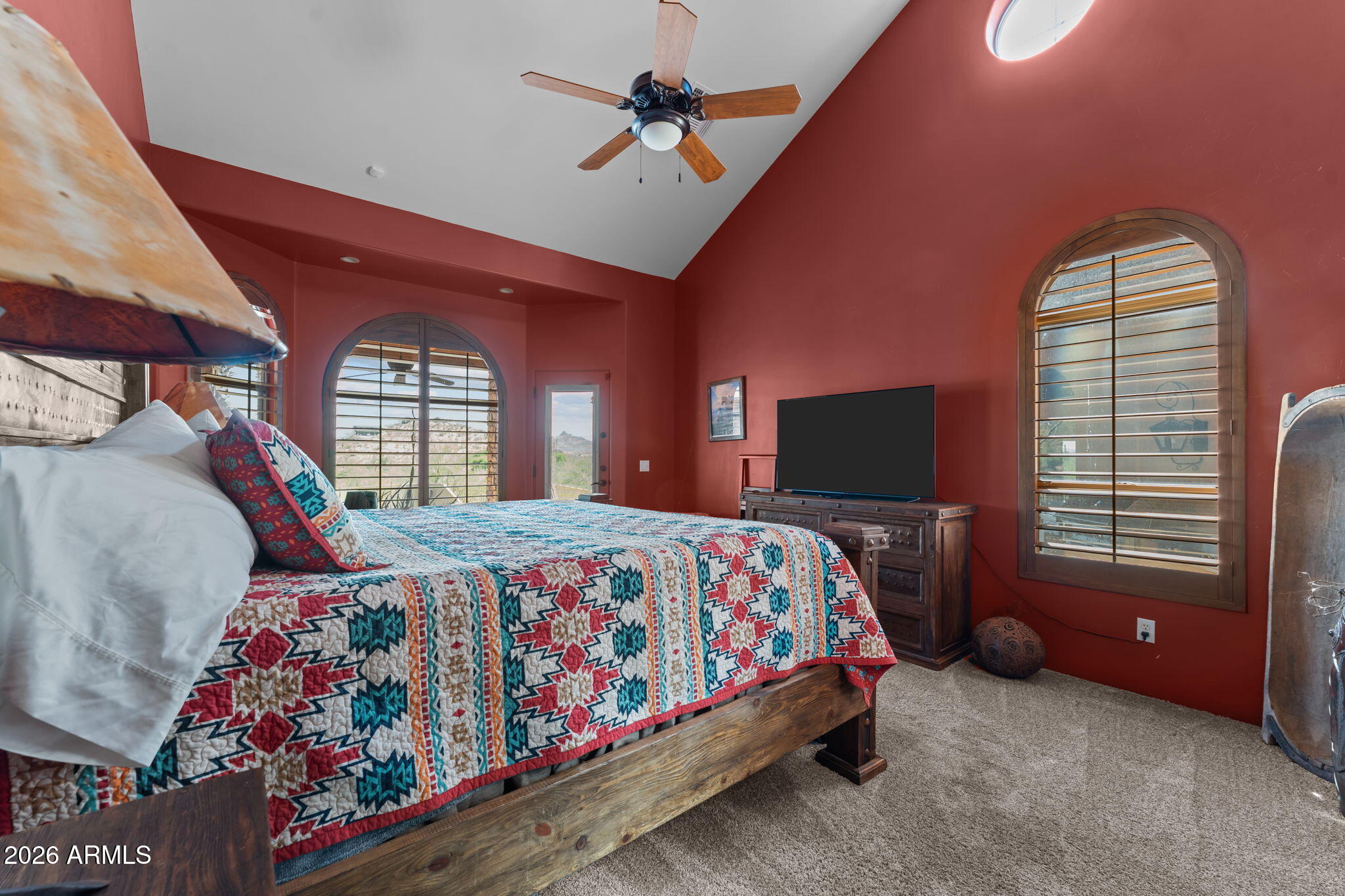 Rio Vista Hills with 5 horse pens - Residential