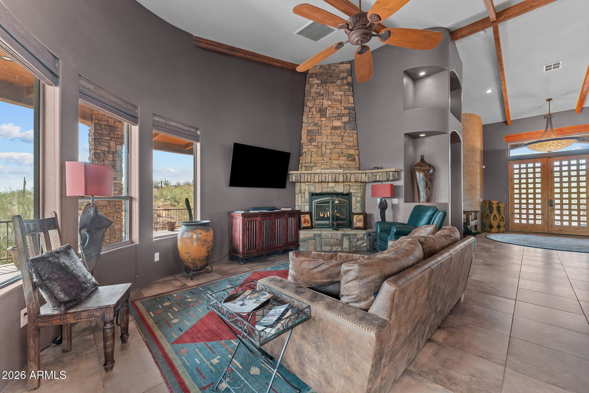 Rio Vista Hills with 5 horse pens - Residential