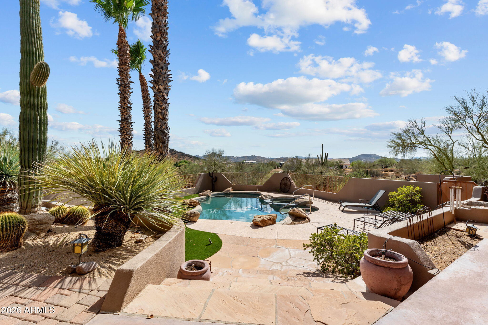 Rio Vista Hills with 5 horse pens - Residential