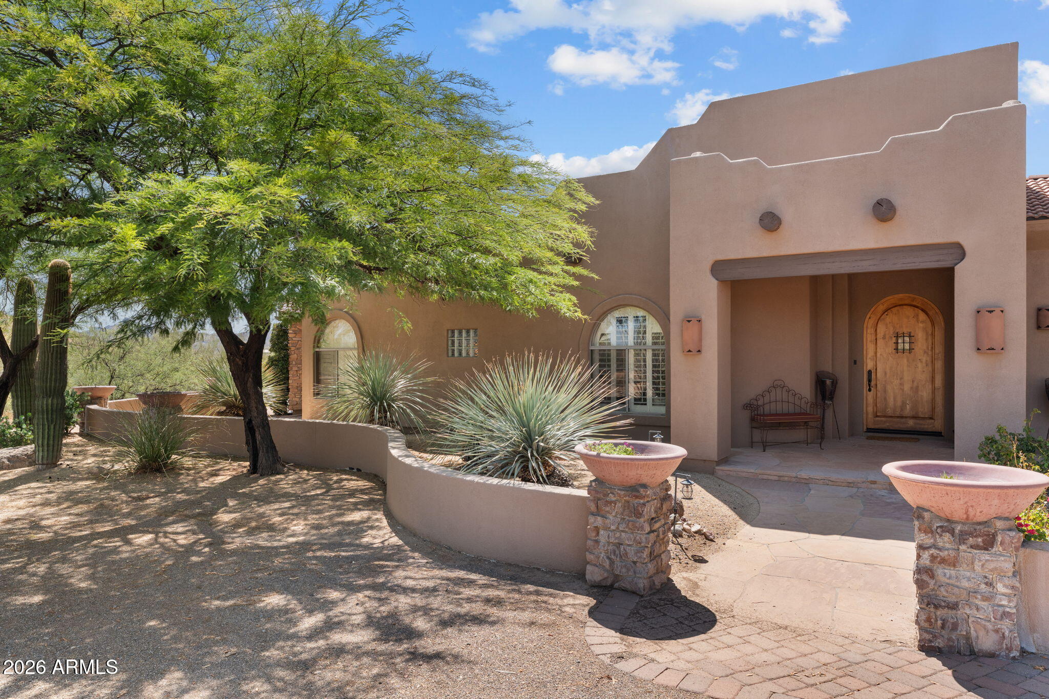 Rio Vista Hills with 5 horse pens - Residential