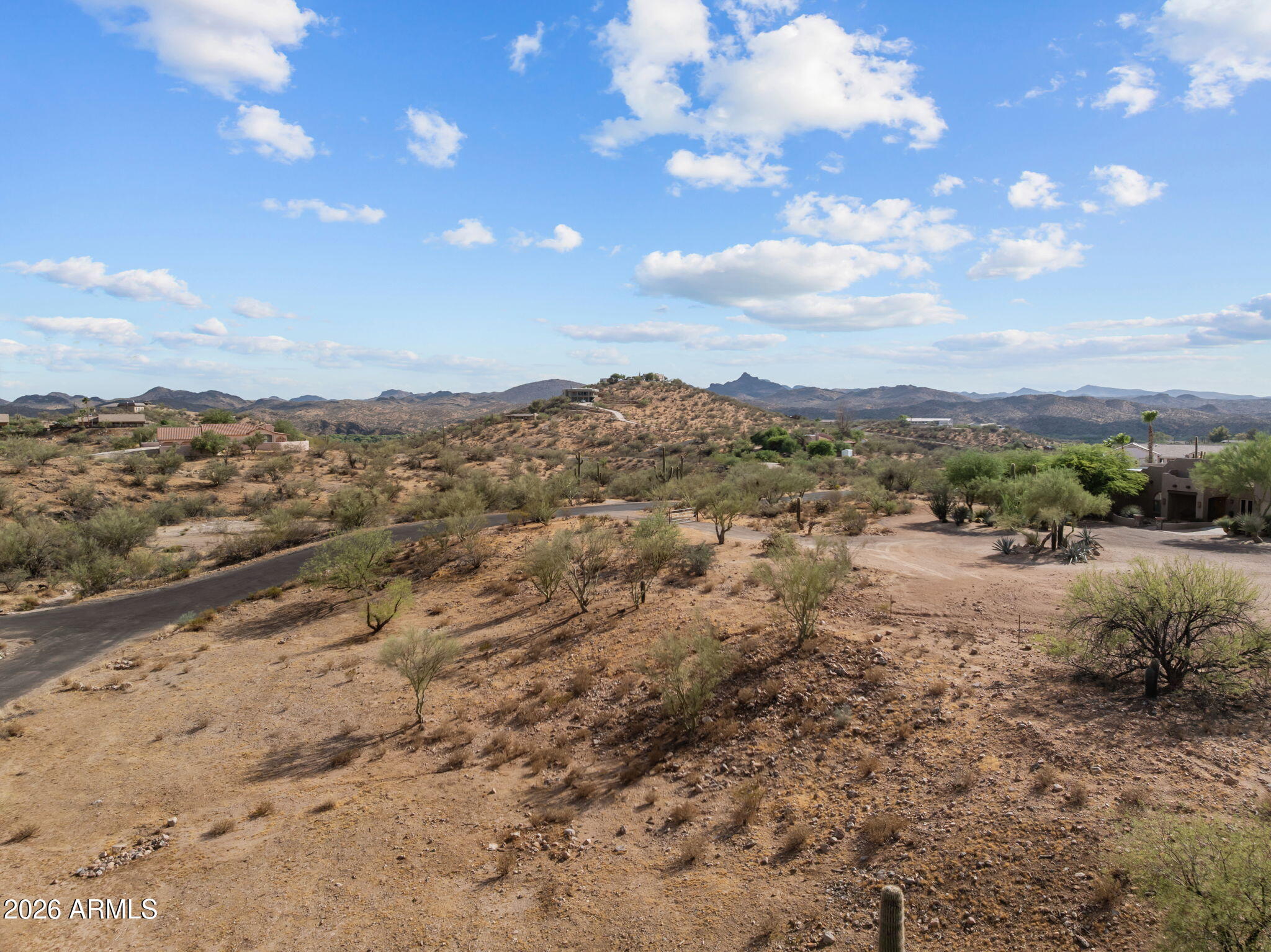 Rio Vista Hills with 5 horse pens - Residential