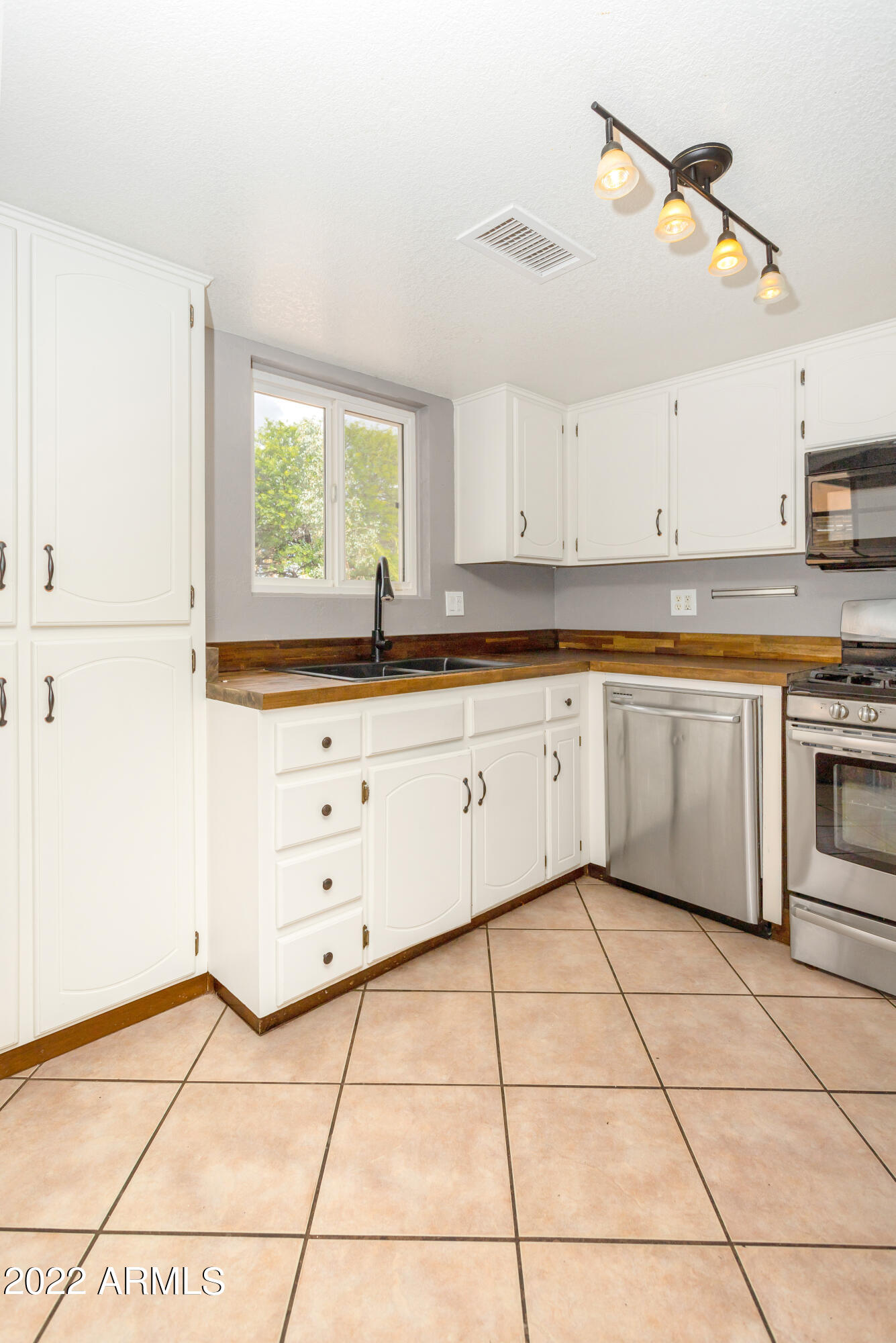 TRACT UNIT 115 AMD - Residential