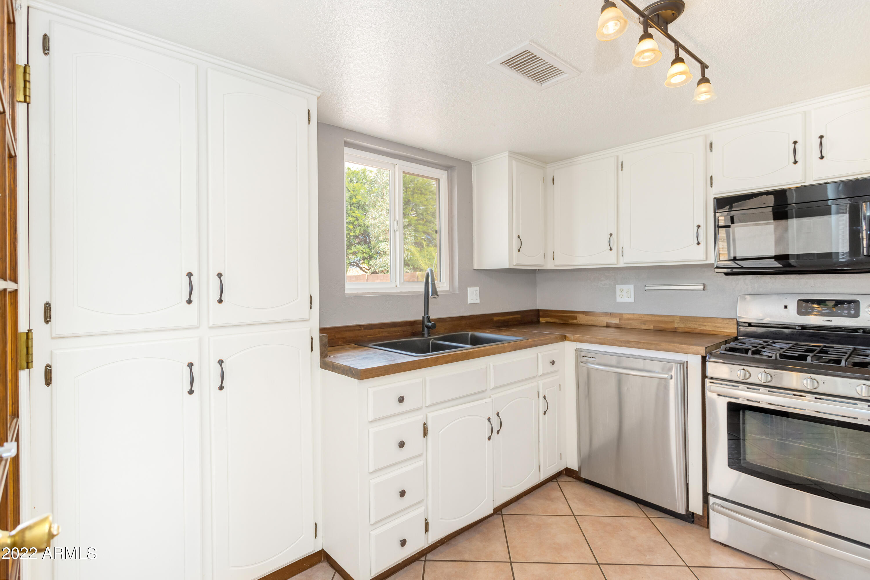 TRACT UNIT 115 AMD - Residential