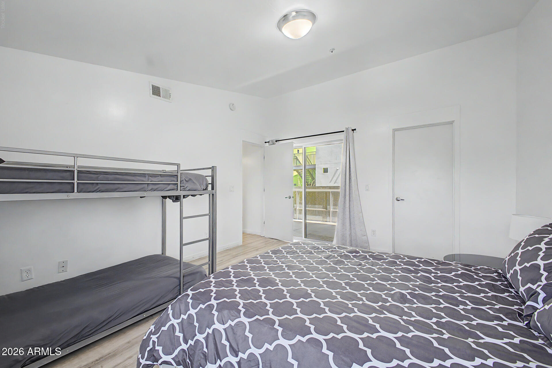 VALE CONDOMINIUMS - Residential