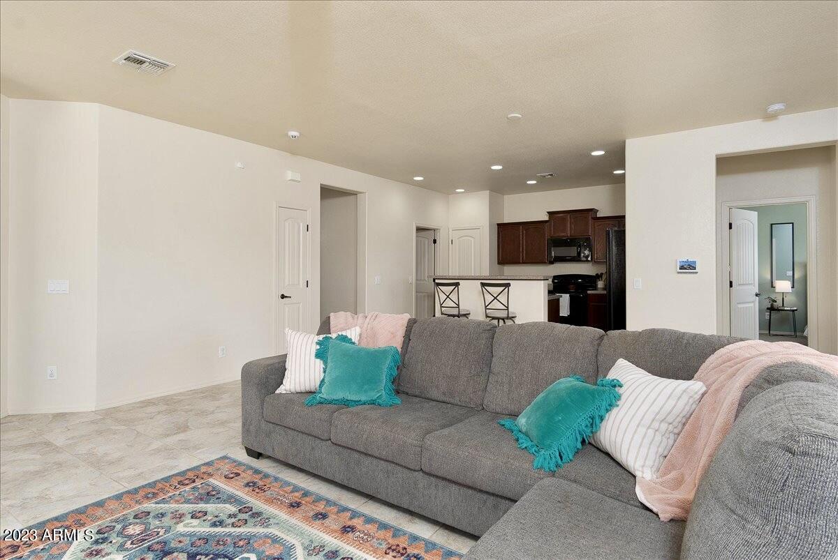 CHAPARRAL VILLAGE NORTH PHASE 6A LOT 427 SEC 5-22-21 0.121AC - Residential