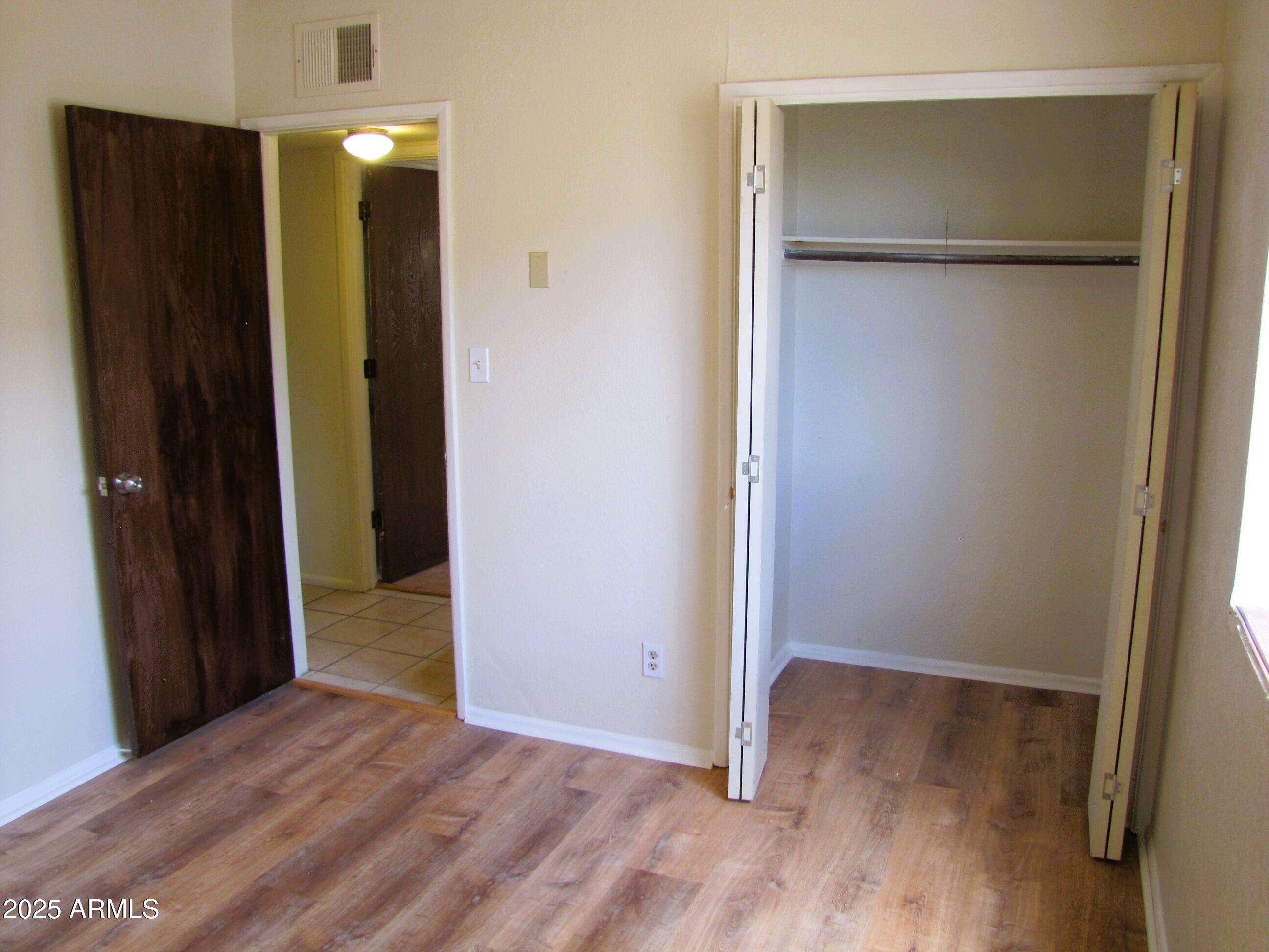 TOWN & COUNTRY ESTATES 12 - Residential Lease