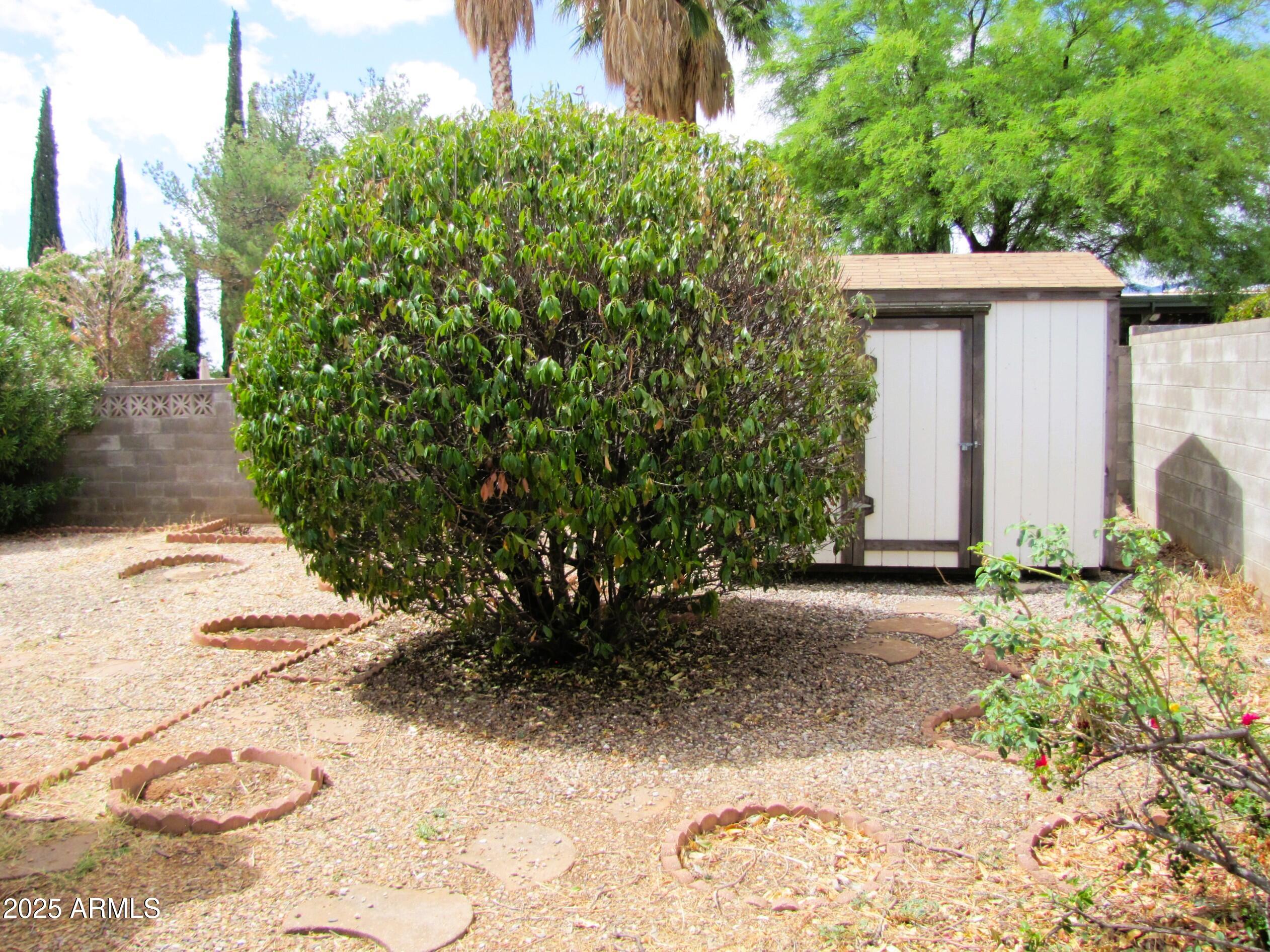 TOWN & COUNTRY ESTATES 12 - Residential Lease
