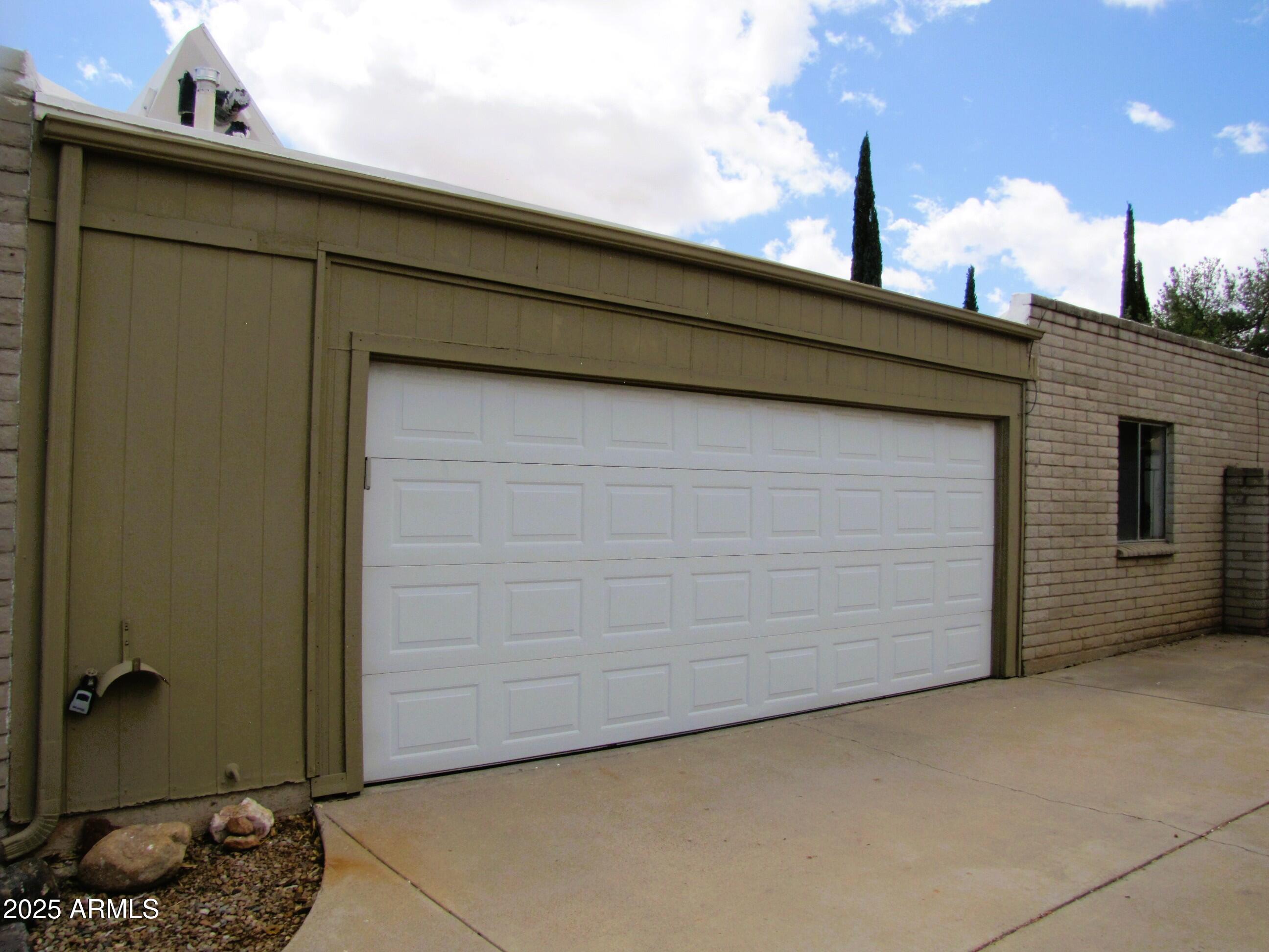 TOWN & COUNTRY ESTATES 12 - Residential Lease